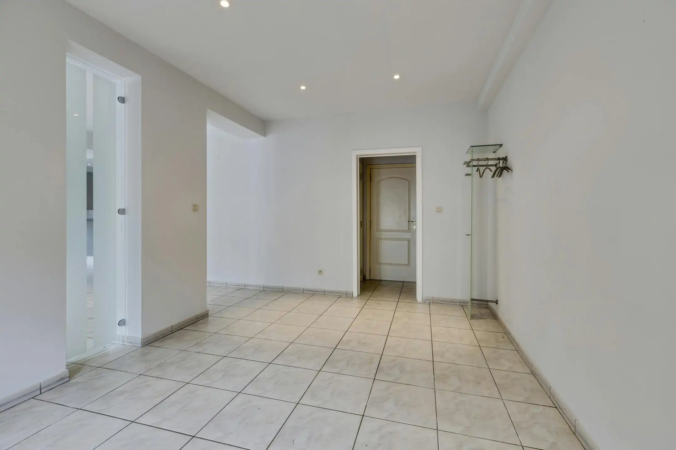 Opbrengsteigendom met 2 appartementen en hangaar te Lummen foto 3