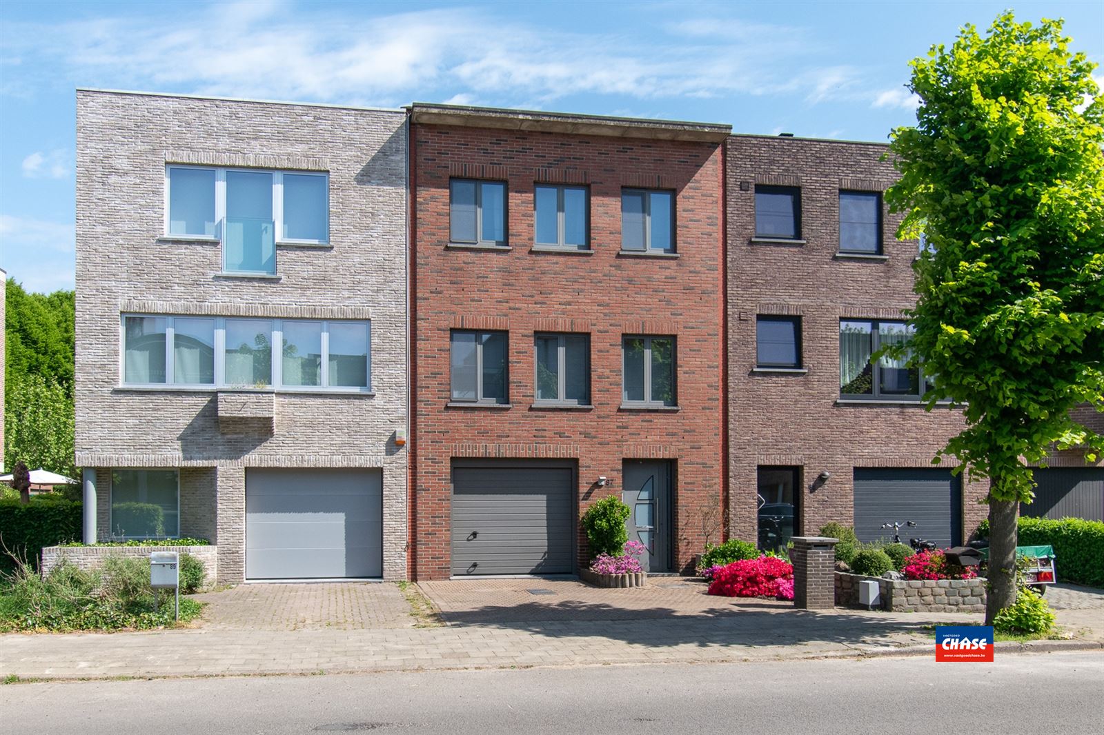 Bel-étage met 3 slaapkamers, garage en tuin foto {{pictureIndex}}