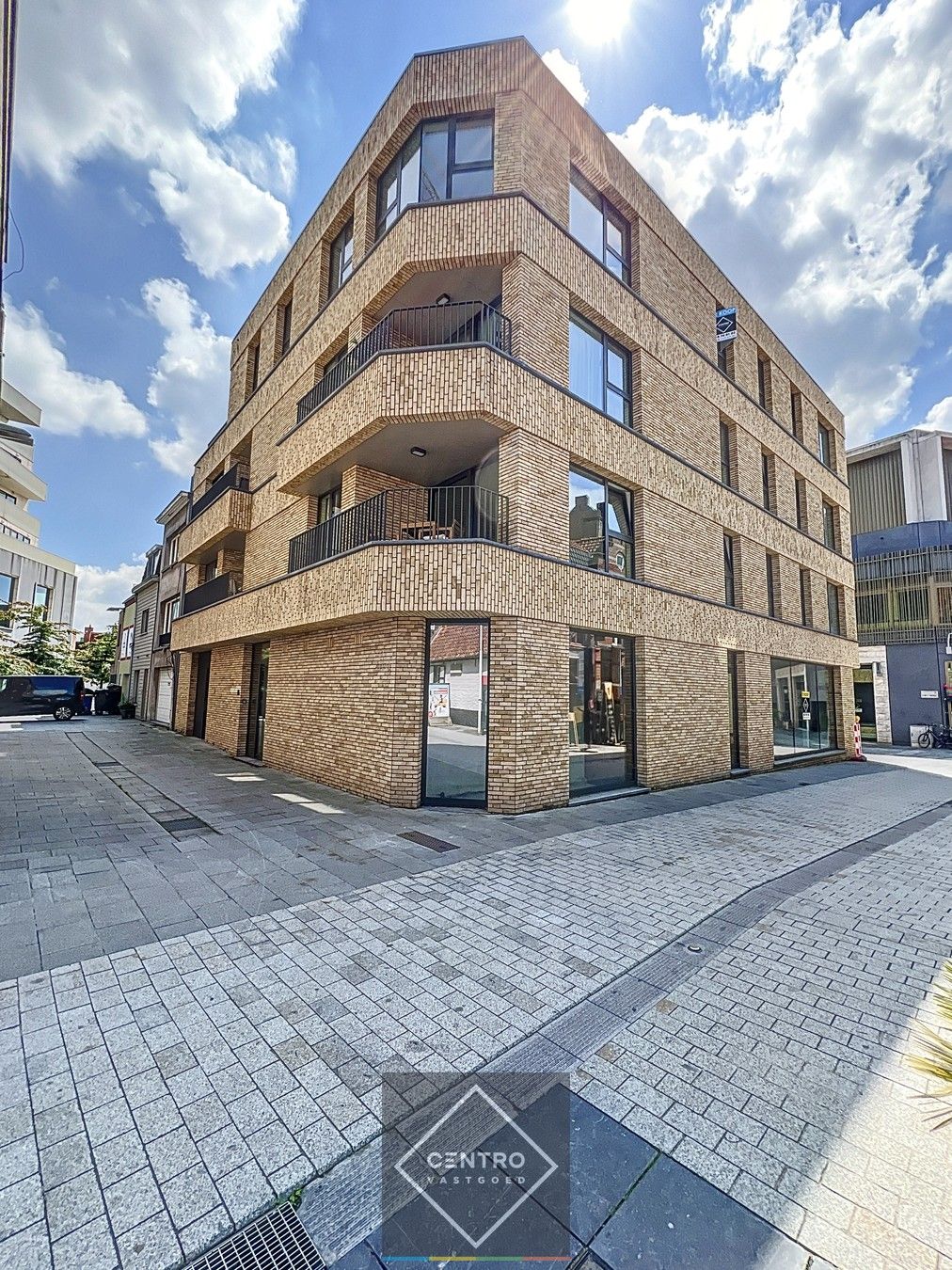 Laatste maanden aan 6% BTW ! Volledig afgewerkte en geschilderde Penthouse (100m²) met RUIME terrassen (33m²) in kleinschalig project pal in het CENTRUM van Kortrijk ! foto 27