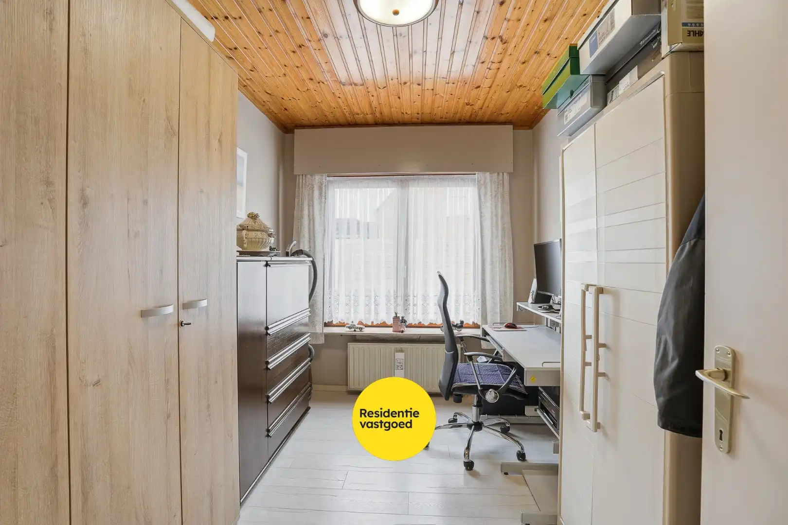 Alleenstaande bungalow met garage en tuin  op 684 m² foto 14