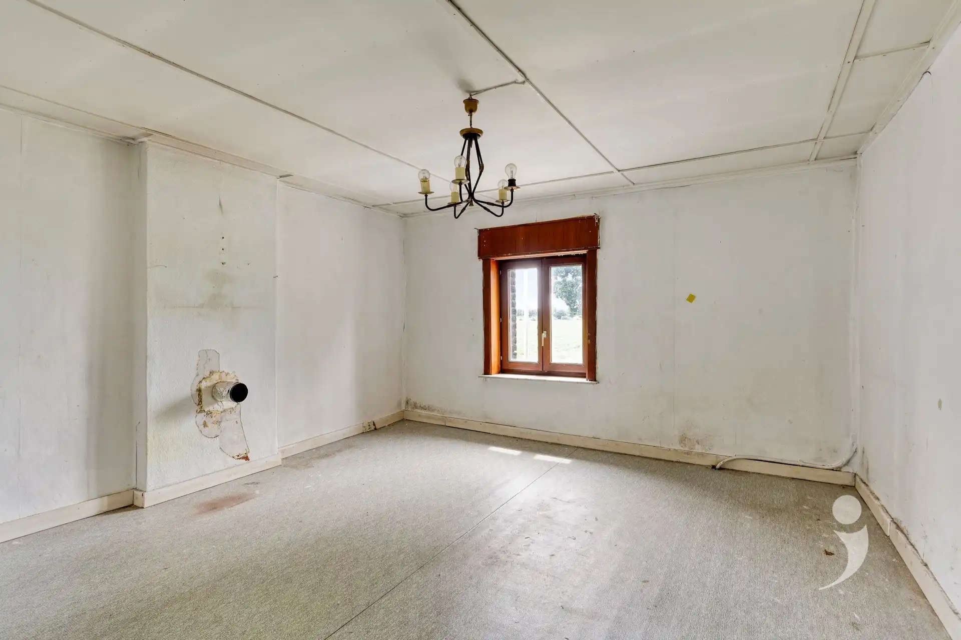 Ruime te renoveren woning met vergezicht foto 14