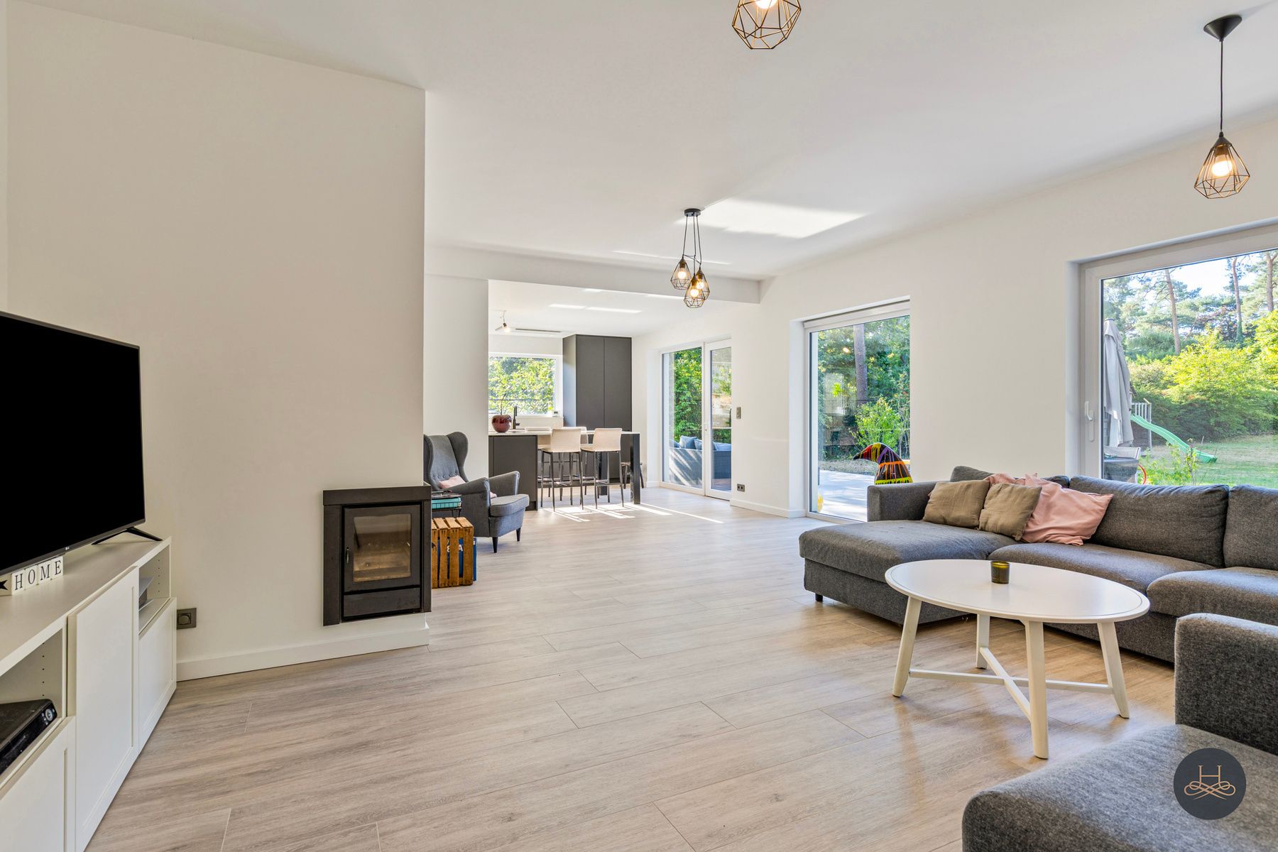 Energiezuinige gerenoveerde villa op een zeer ruim perceel foto 3