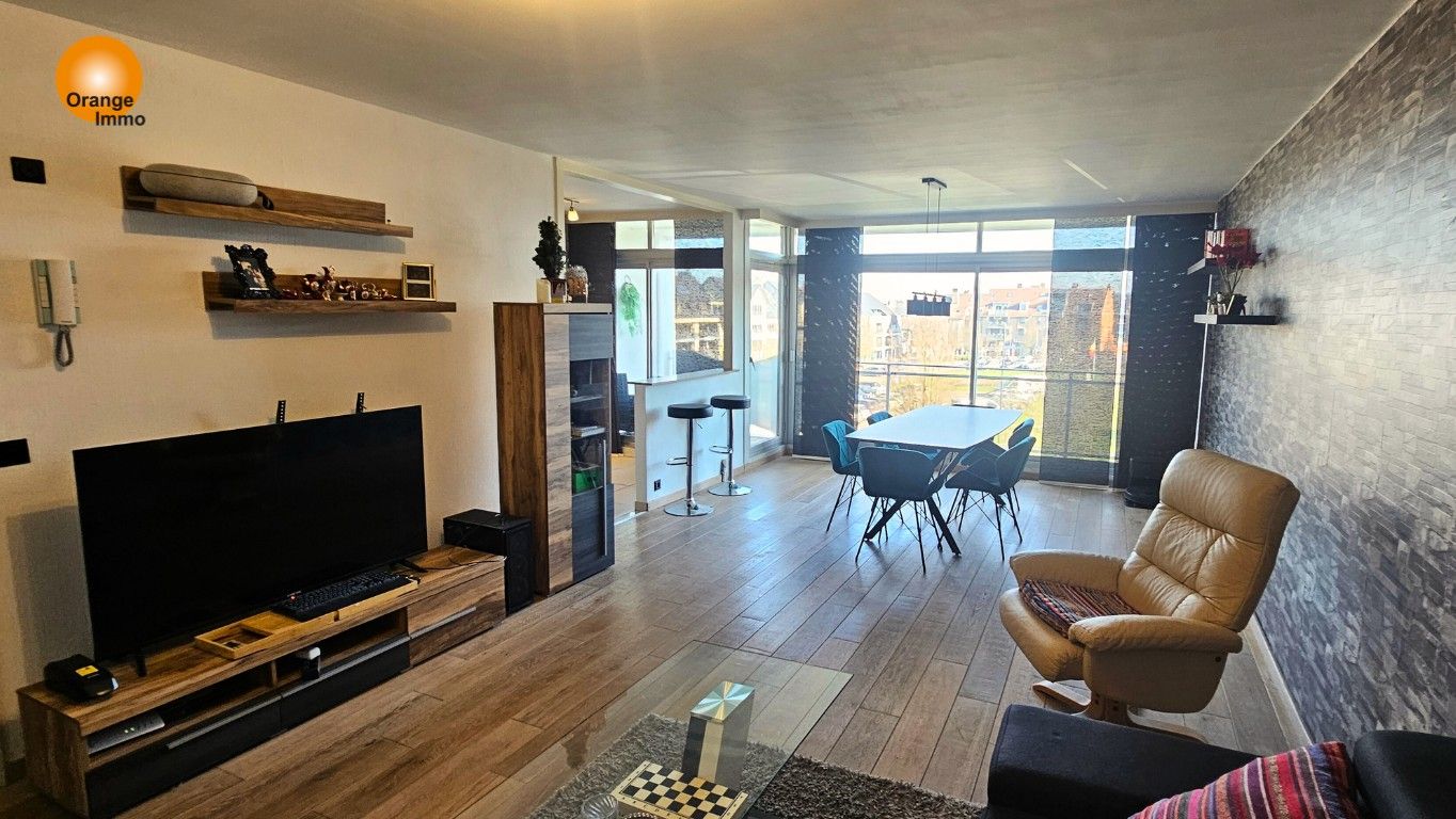 Gemeubeld appartement met 2 slaapkamers en 2 terrassen. foto 2