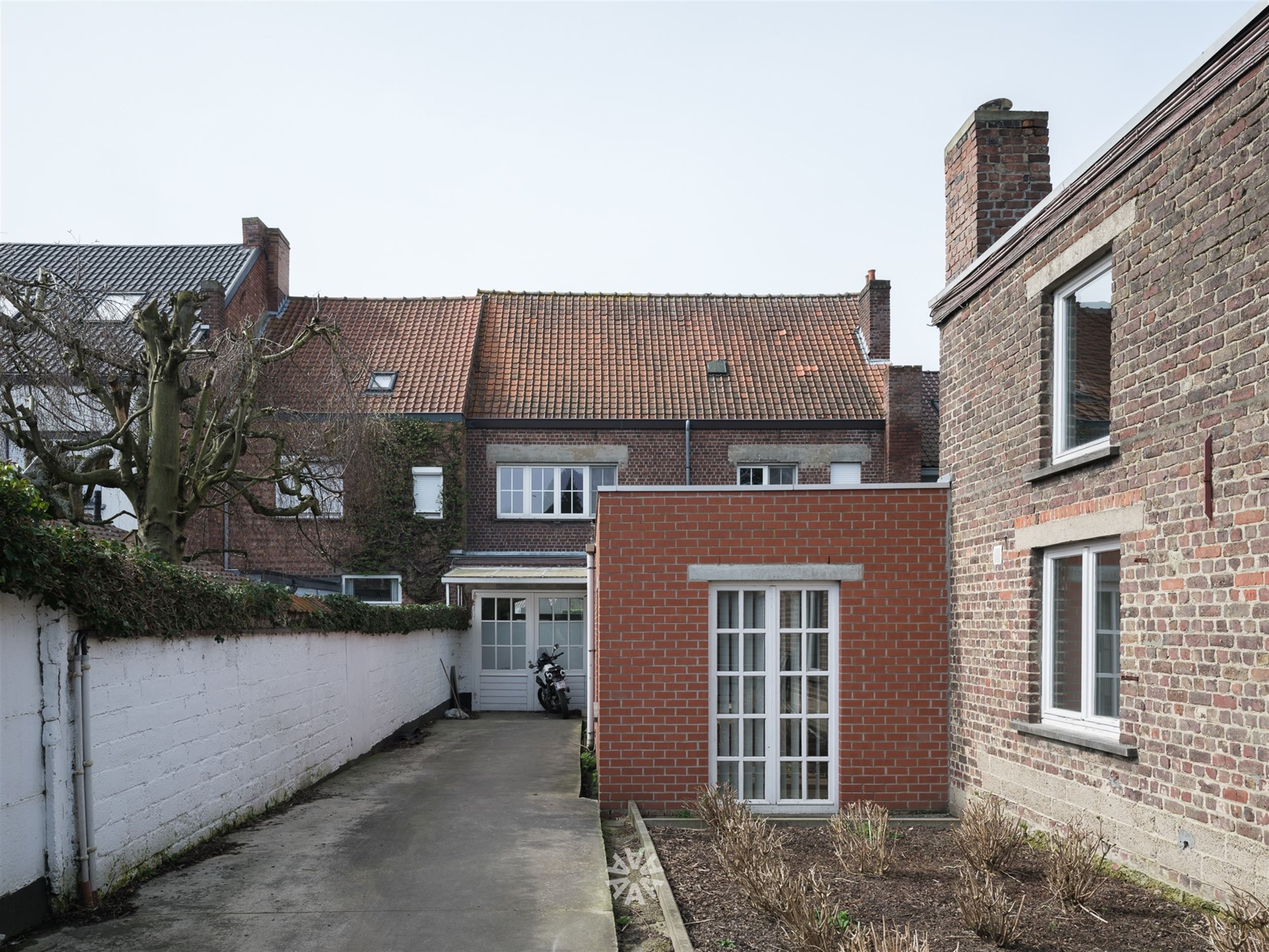 multifunctioneel gebouw met goede visibiliteit en diverse mogelijkheden voor het uitbouwen van uw handelszaak, kantoor of praktijk te koop in Merelbeke foto 24