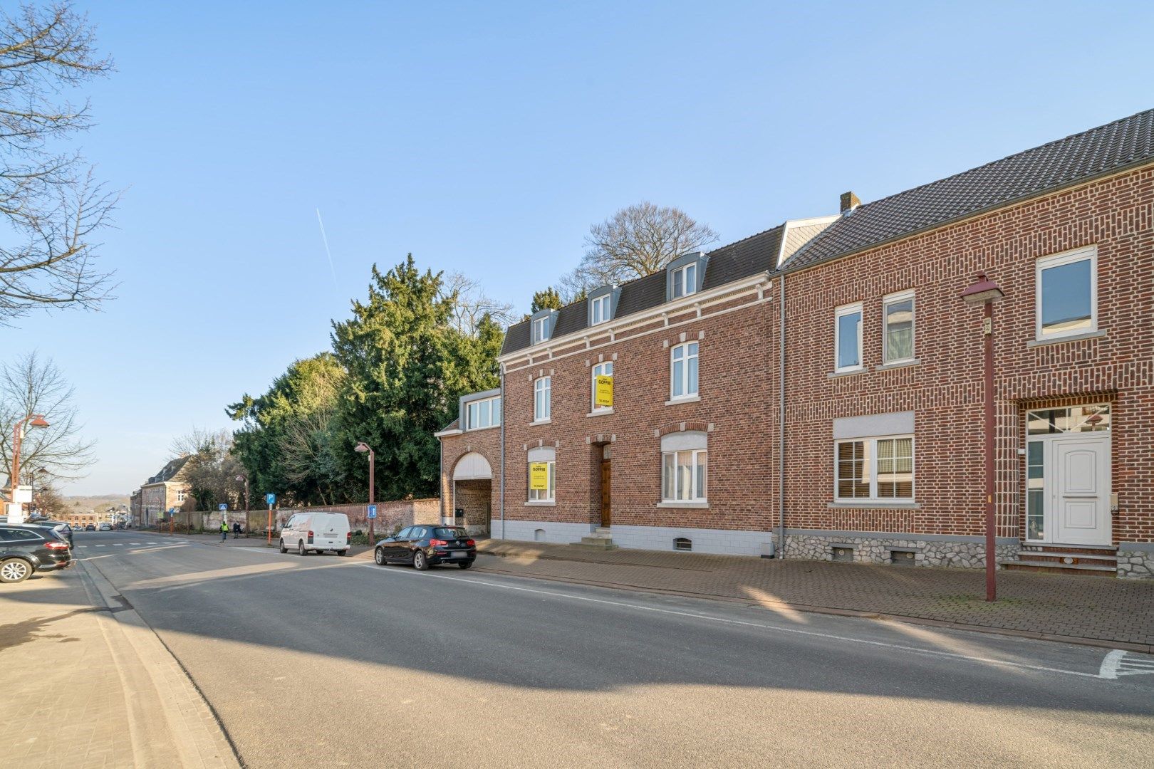 Duplexappartement (189 m²) met overdekt terras en garage in een statige herenwoning in het centrum van Hoeselt foto 3