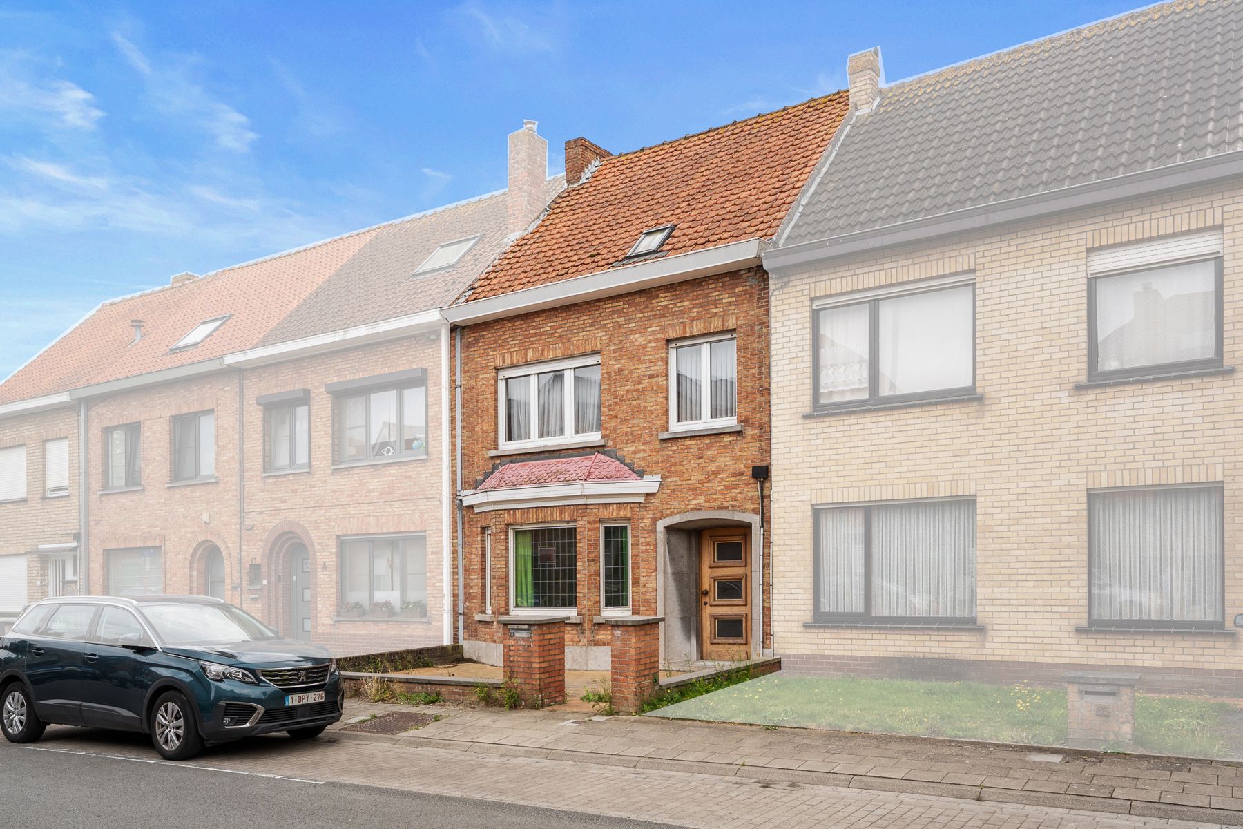 Te renoveren 3 slpk. woning met garage en uitweg foto 2