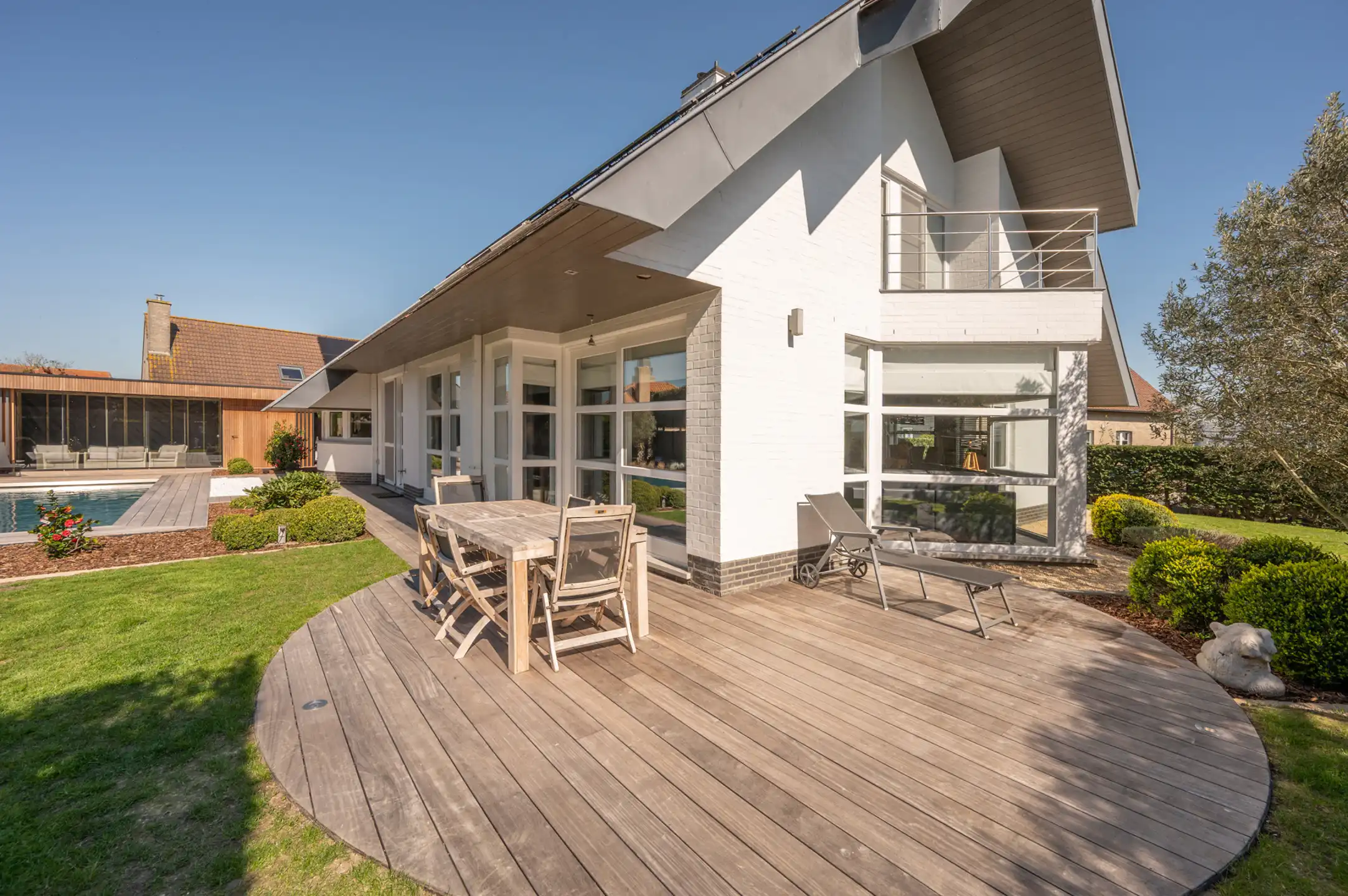Tijdloze villa met buitenzwembad en exclusief poolhouse foto 17
