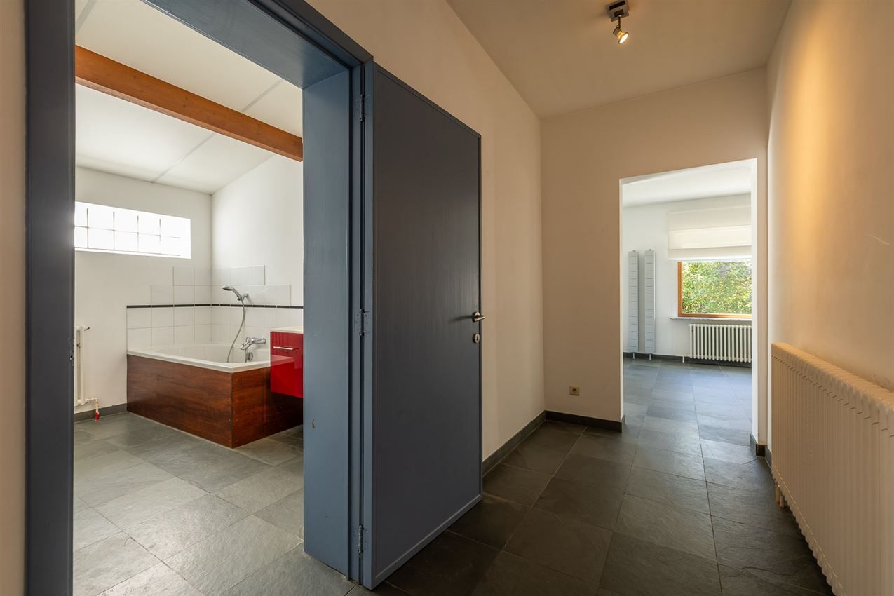 Charmante opgefriste woning op geliefde ligging met 3slk. foto 32