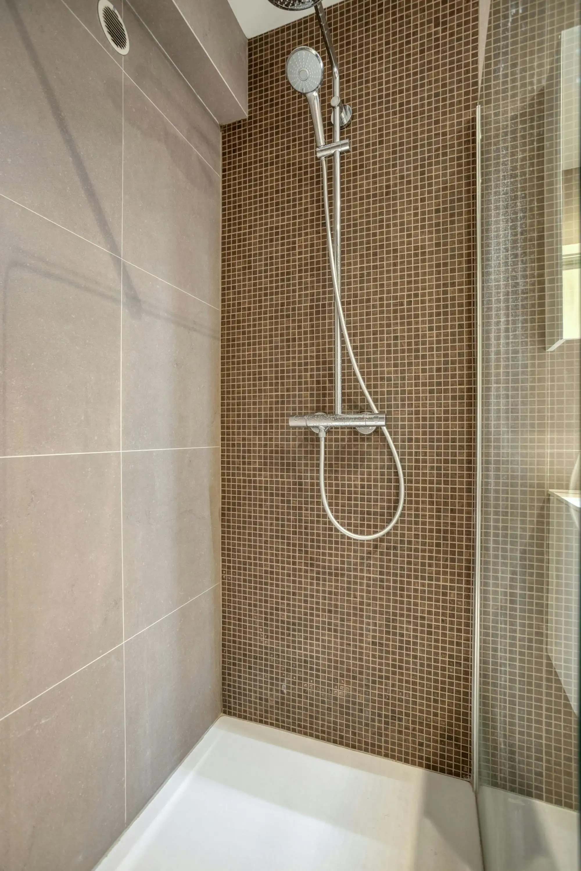 Instapklaar 2-slaapkamerappartement met twee terrassen foto 14