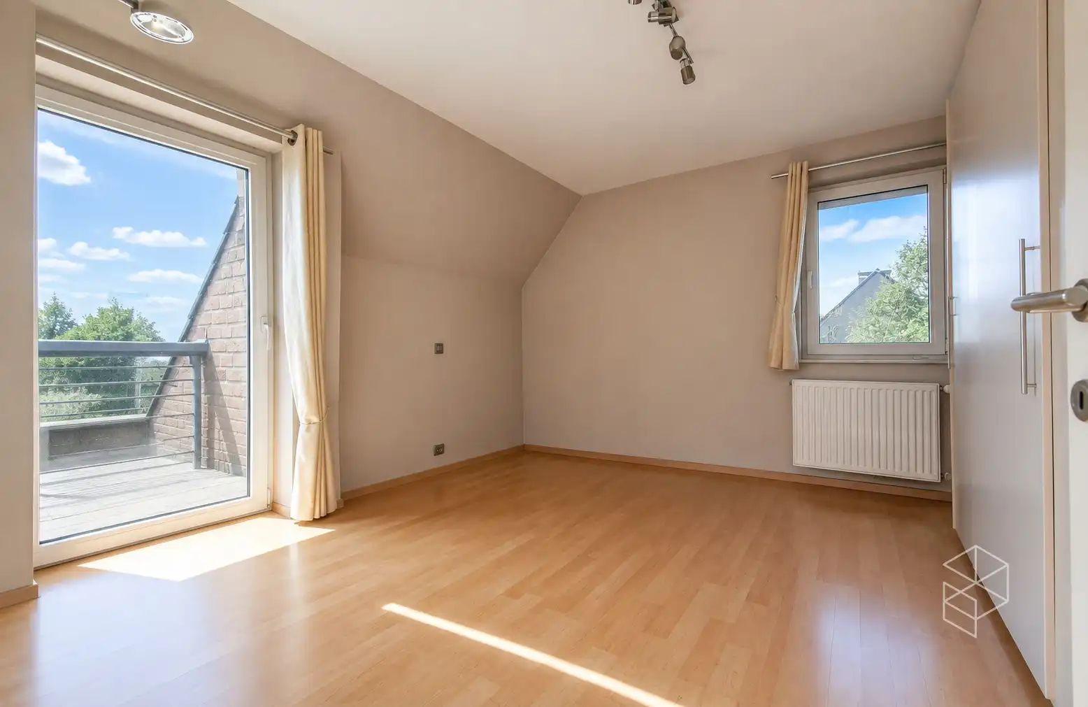 Ruime en karaktervolle woning op 926 m² centraal gelegen te Jabbeke foto 14