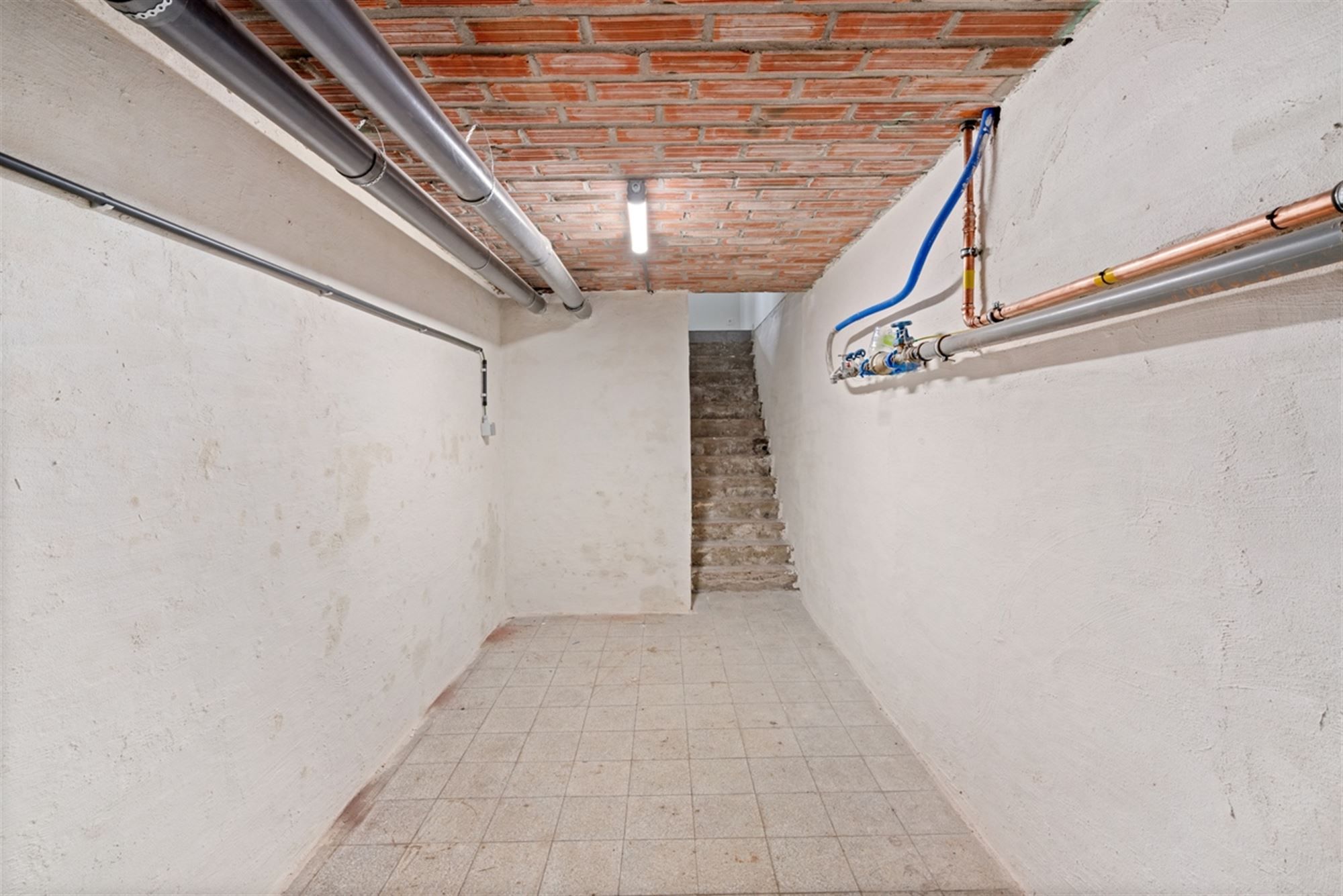 Stijlvolle, volledig gerenoveerde, INSTAPKLARE / WOONKLARE WONING (HOB) met 3 slaapkamers, 2 badkamers en garage op 756 m² foto 28