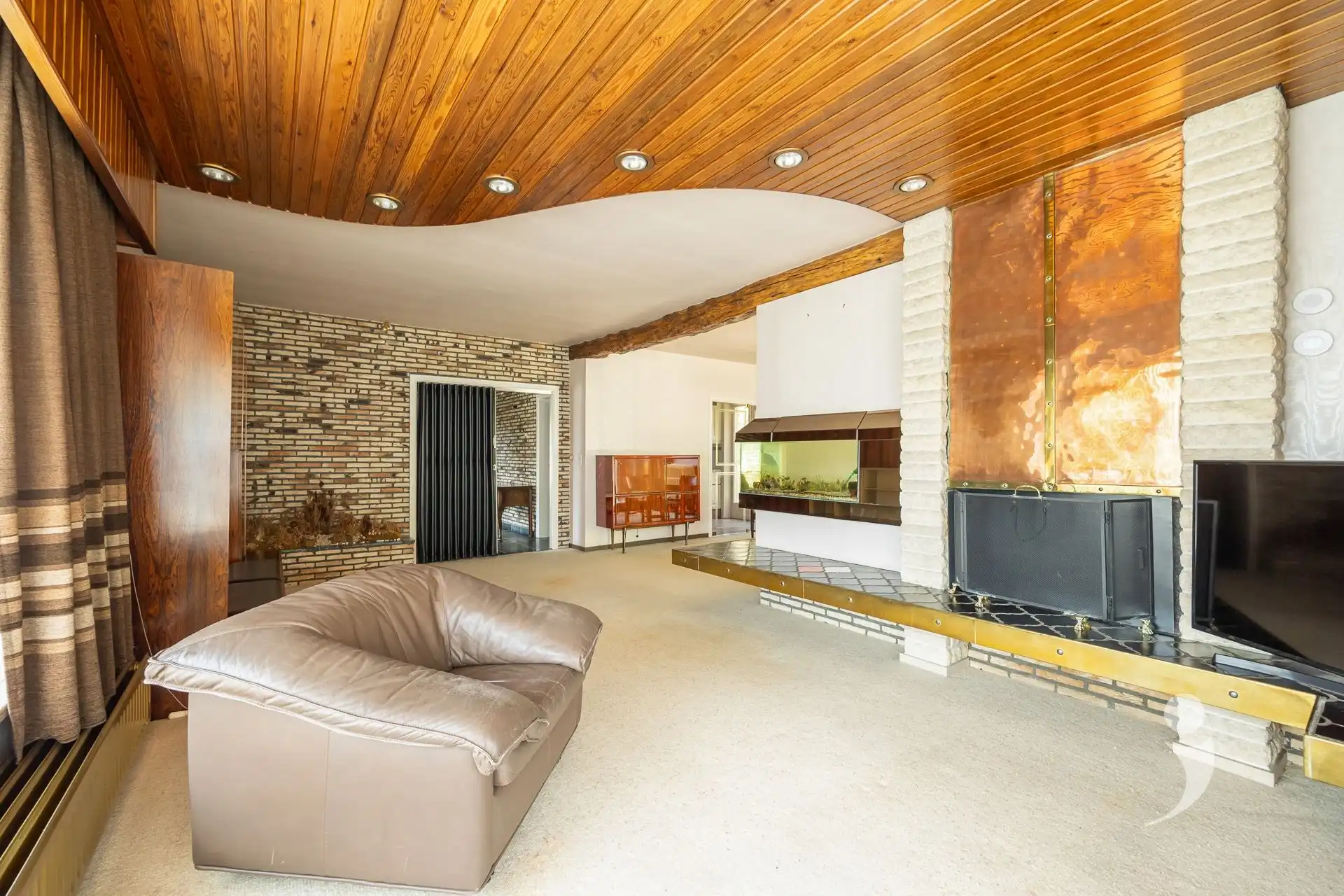 Ruime te renoveren woning!  foto 5