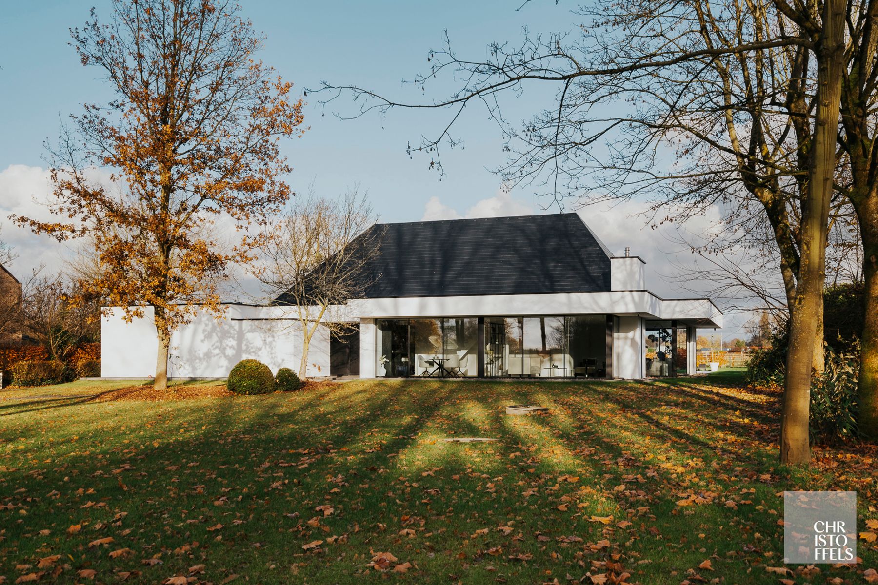 High-end gerenoveerde eigentijdse villa op een perceel van 4.379m² te Hasselt! foto 32
