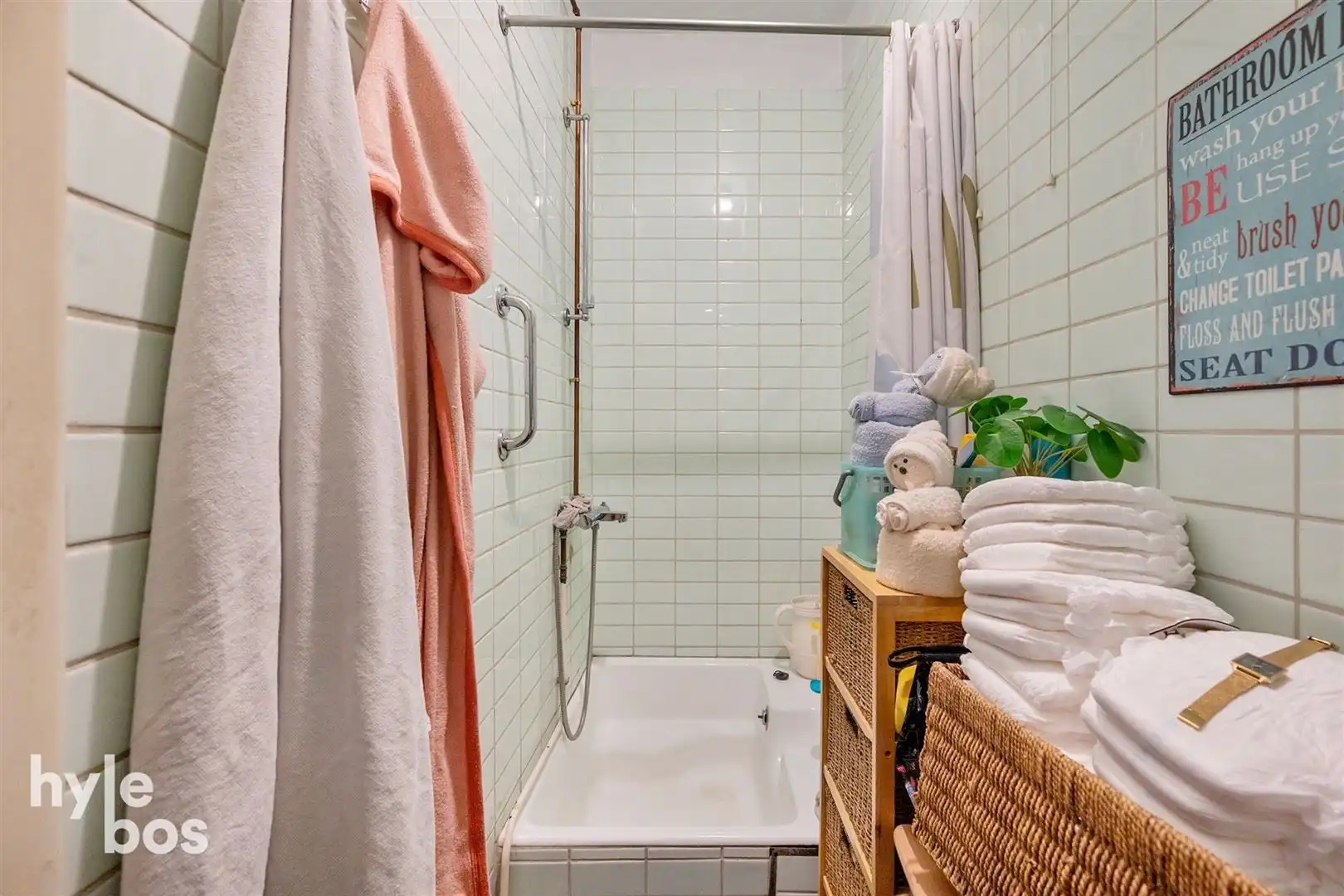 Opbrengsteigendom van 3 appartementen + 3 garages foto 8