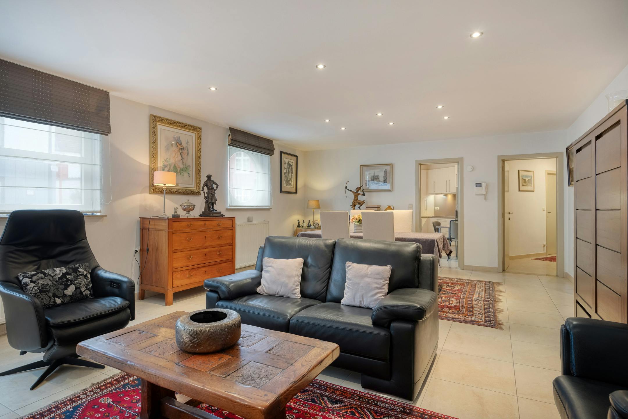 Ruim woonappartement met 3 slaapkamers aan het Begijnhof te koop!  foto 2