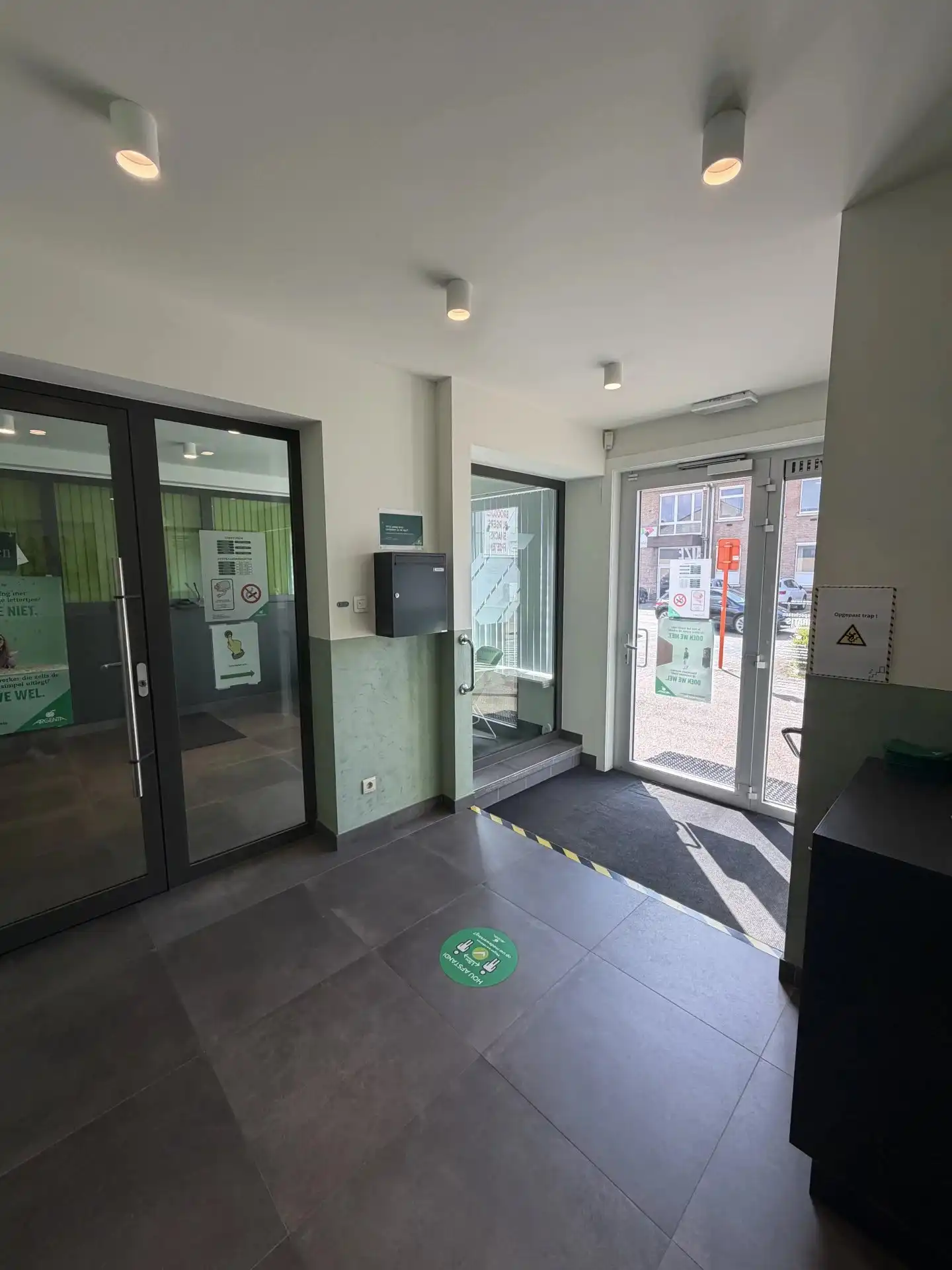 Ruim handelspand op toplocatie in Koersel centrum foto 2