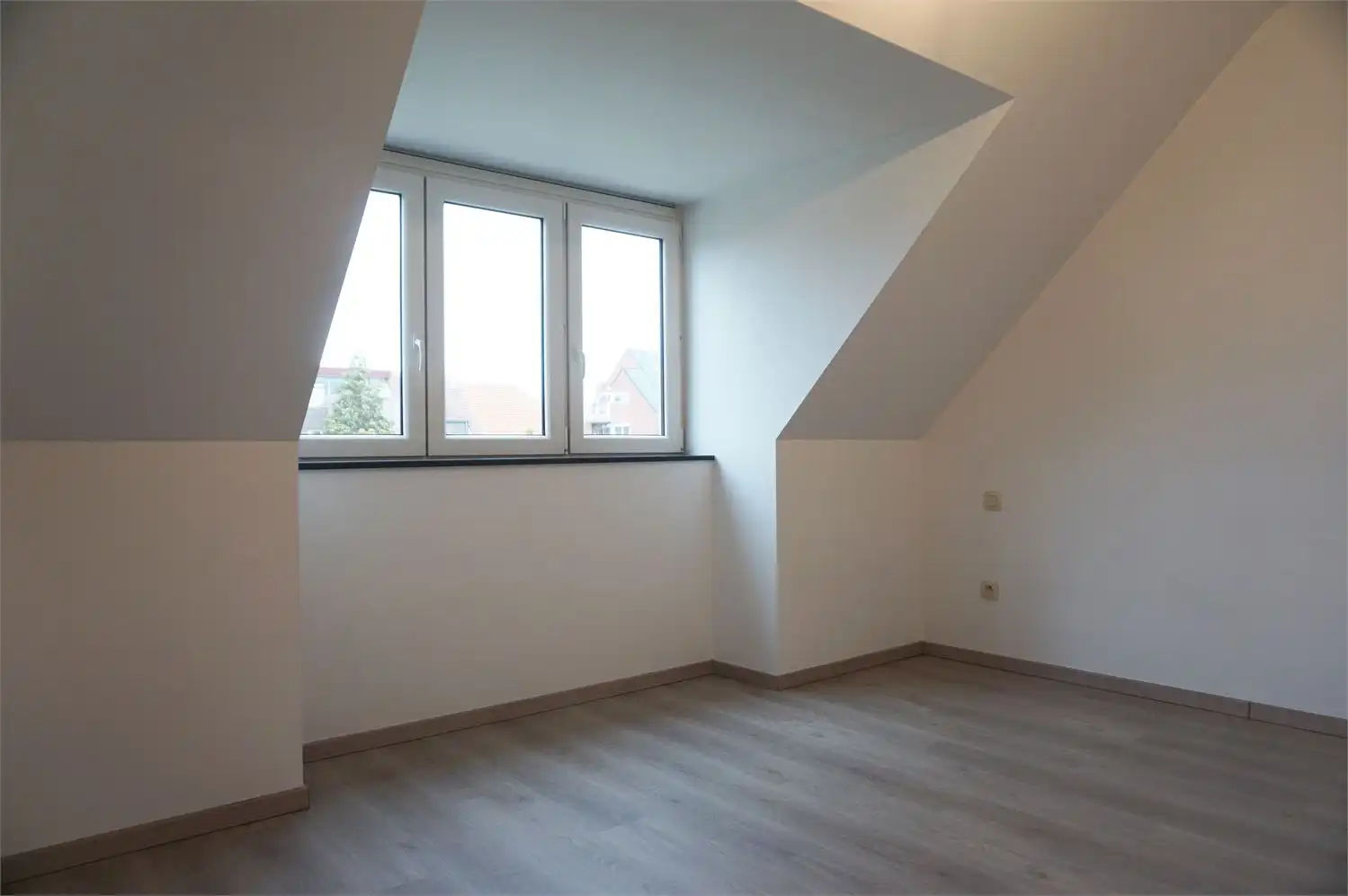 Duplex appartement met terras, 2 slaapkamers en dubbele autostaanplaats in centrum Paal foto 5