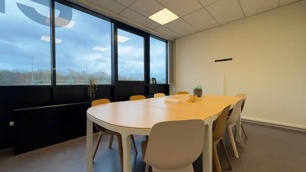 Ingedeelde kantoorruimte te huur met visibiliteit langs E17 in Gent foto 12