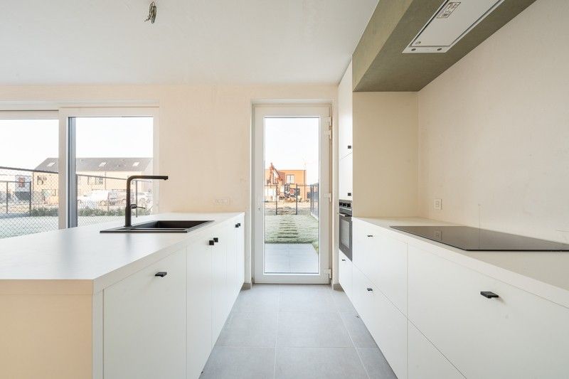 Instapklare nieuwbouwwoning met zonnige tuin te Roeselare foto 7