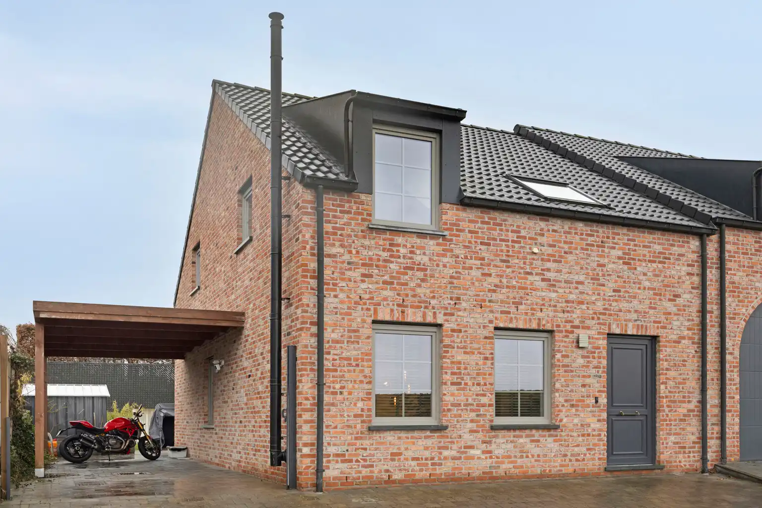 Recente instapklare woonst met tuin in Eliksem foto 4