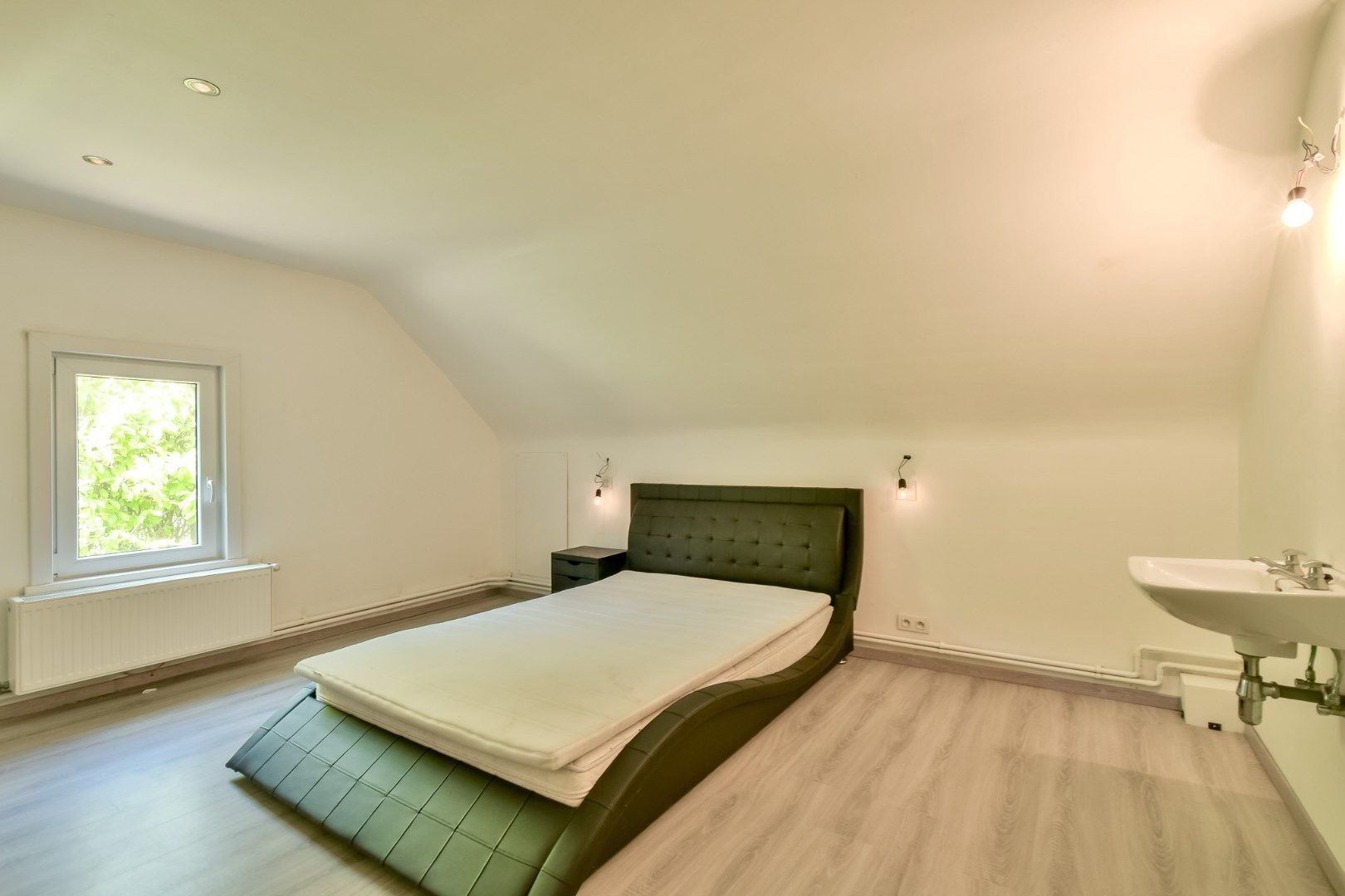 Welkom in deze charmante woning te midden van het groen in het hart van Oostkamp! foto 15