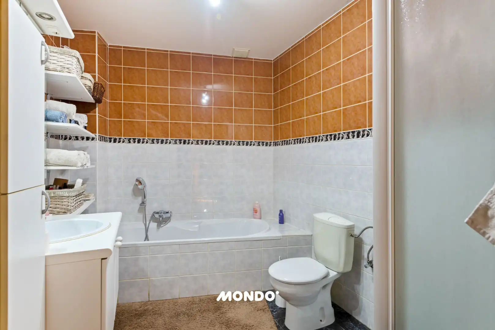 Ruime gezinswoning 4 slaapkamers met tuin, vijver en garage foto 17