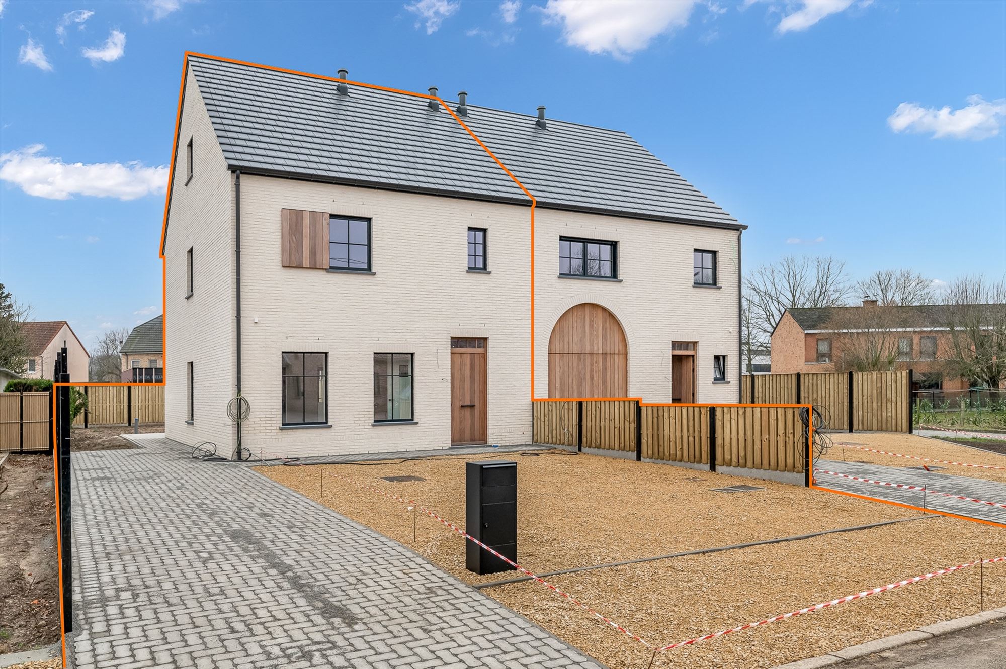 PRACHTIG AFGEWERKTE NIEUWBOUWWONING (195m²)  MET 3 SLAAPKAMERS + ZOLDER EN AFGEWERKTE TUIN TE BERINGEN foto {{pictureIndex}}