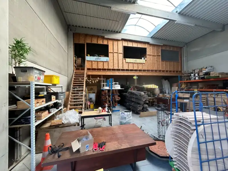 Recente KMO-unit (±187 m²) met 2 parkeerplaatsen – uitstekende ligging nabij E40 foto 3