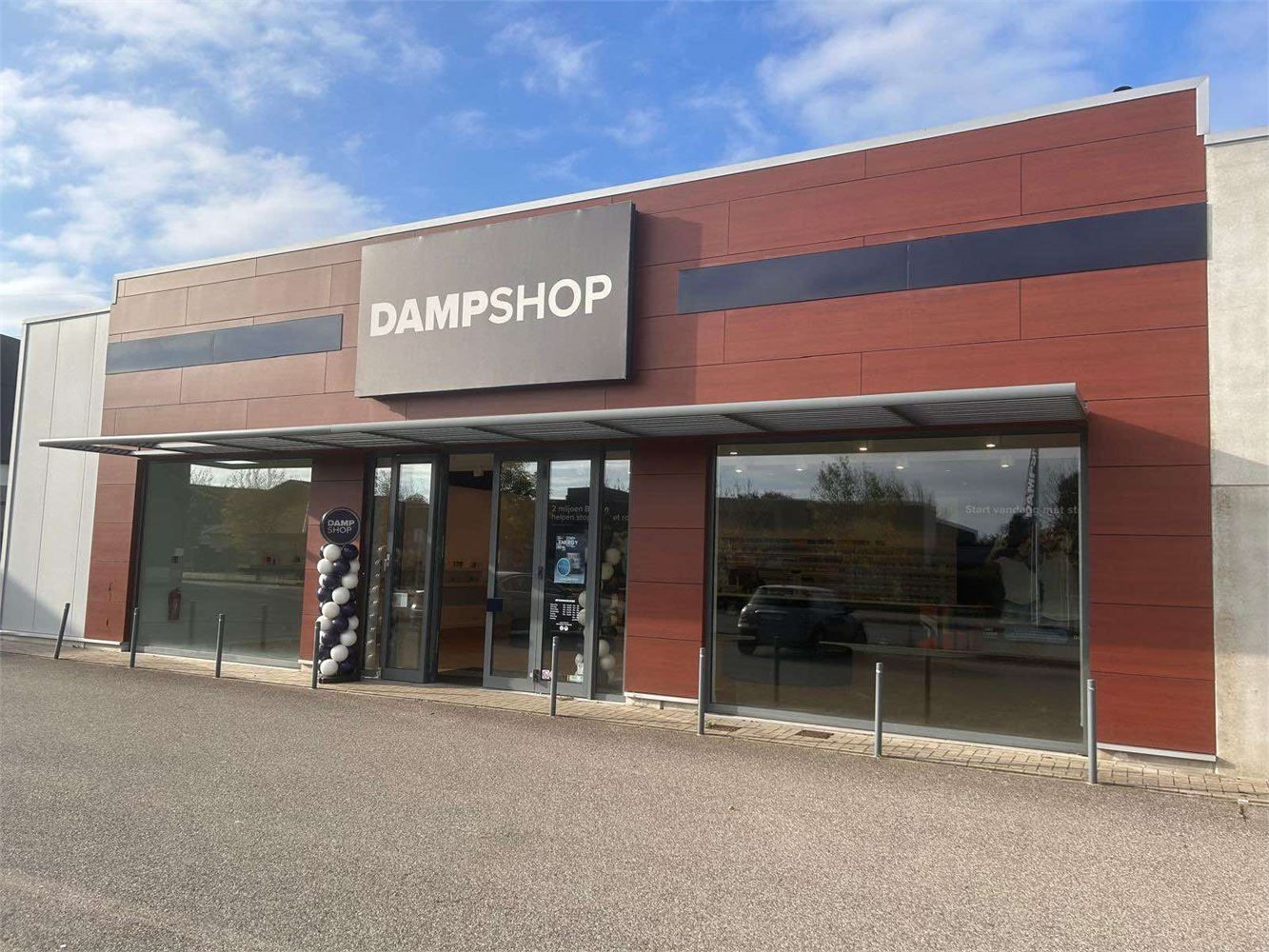 MODERN HANDELSPAND IN RETAILPARK foto {{pictureIndex}}