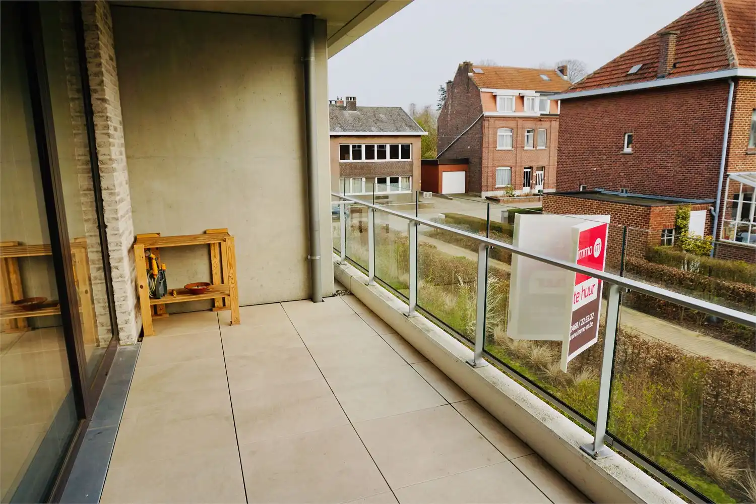 Recent appartement met 1 slaapkamer, terras en autostaanplaats. foto 2