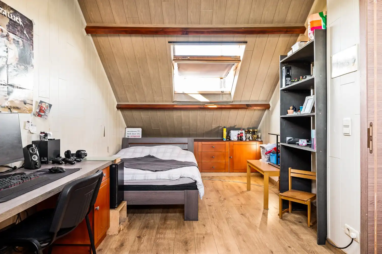 Ruime woning met 3 tot 4 slaapkamers en 3 autostaanplaatsen in een rustige straat foto 15