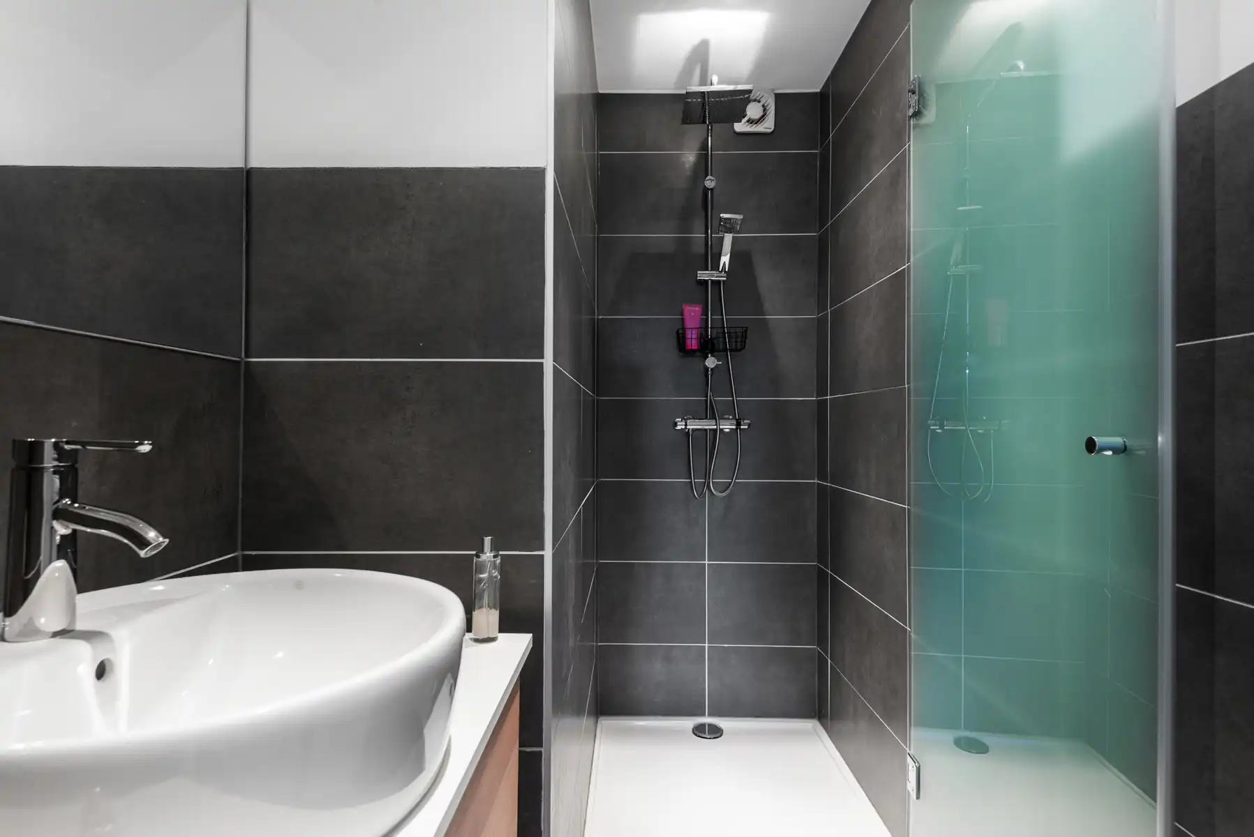 Atypisch ruim appartement met drie slaapkamers foto 22