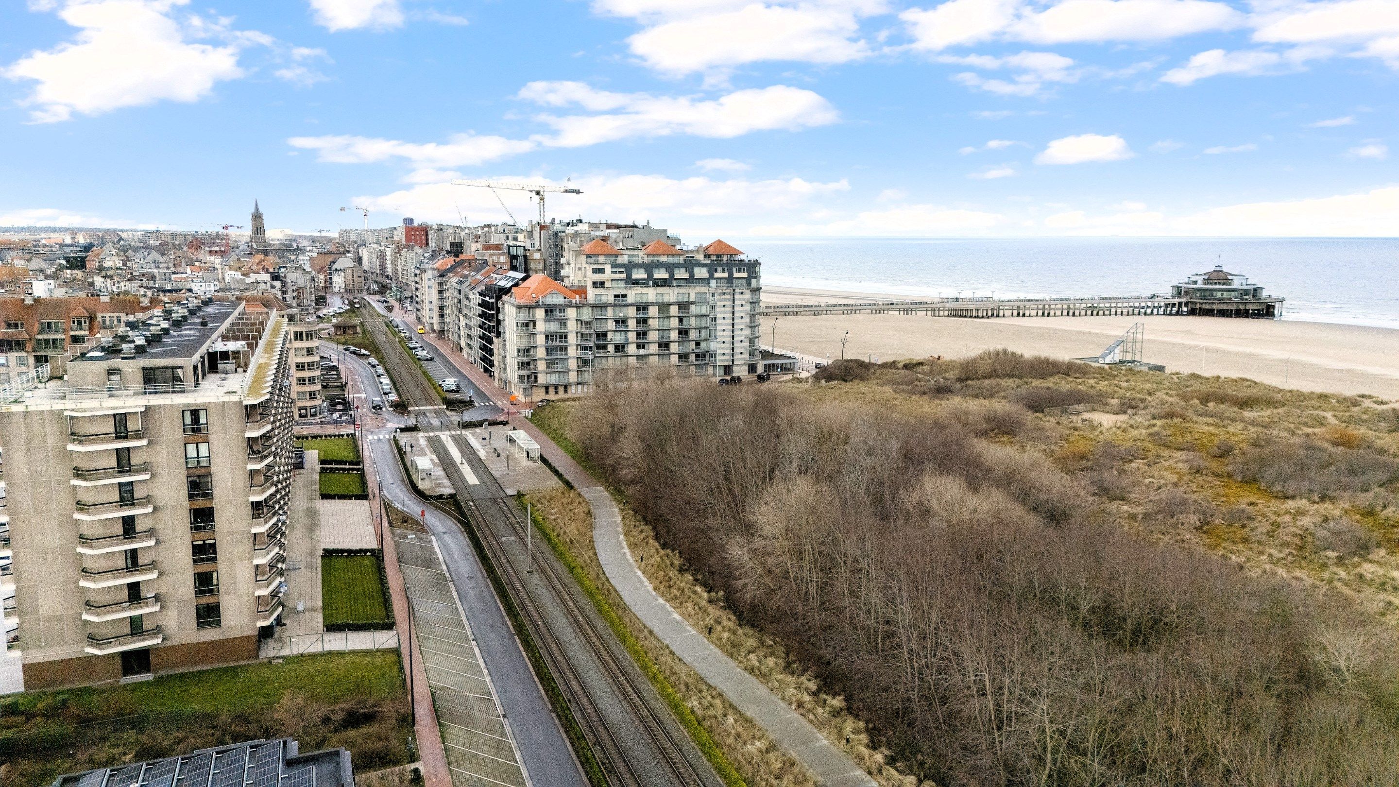 Vernieuwde studio aan het strand van Blankenberge foto {{pictureIndex}}