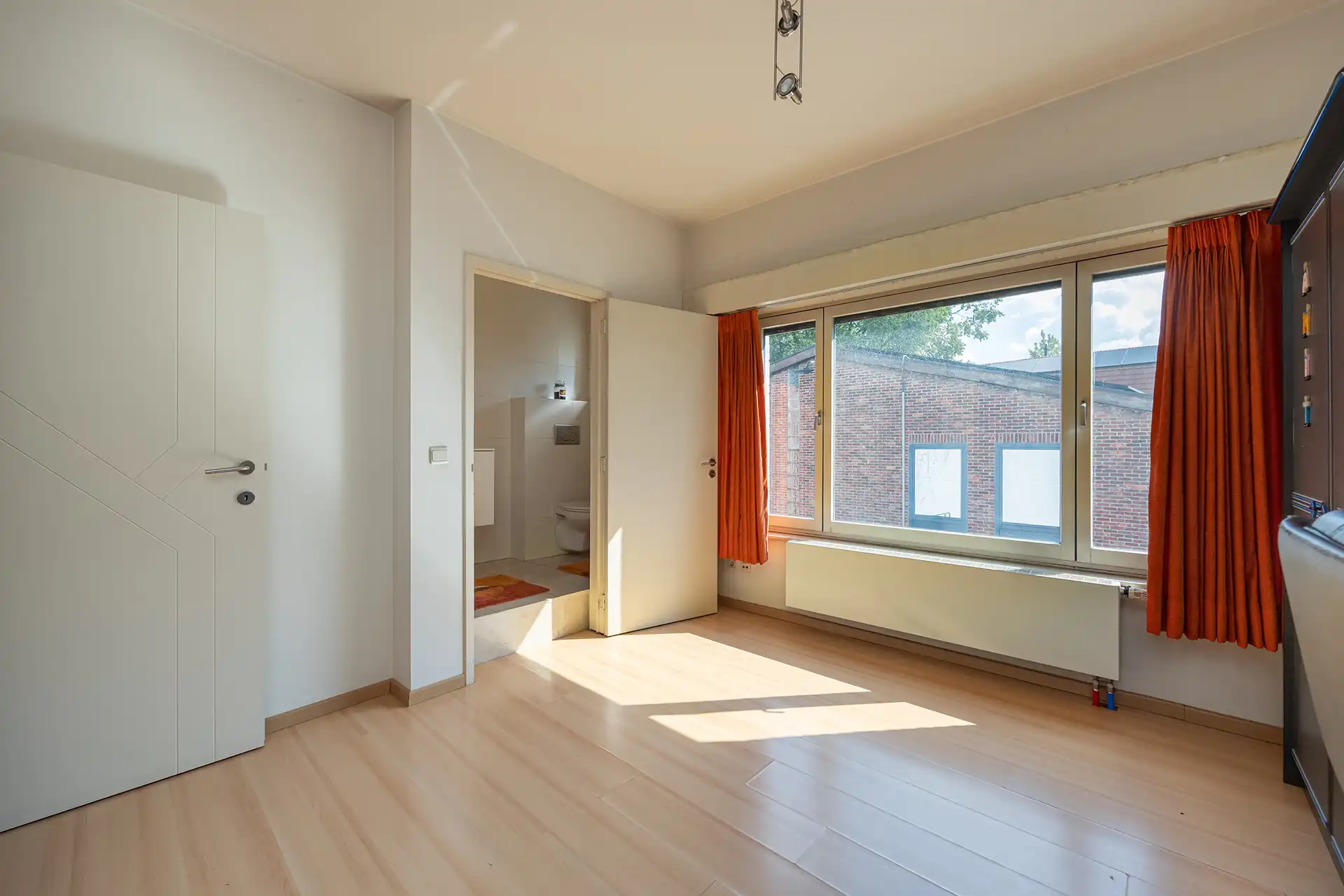 Ruime villa met 4 slpk's en 3 badkamers op toplocatie foto 21