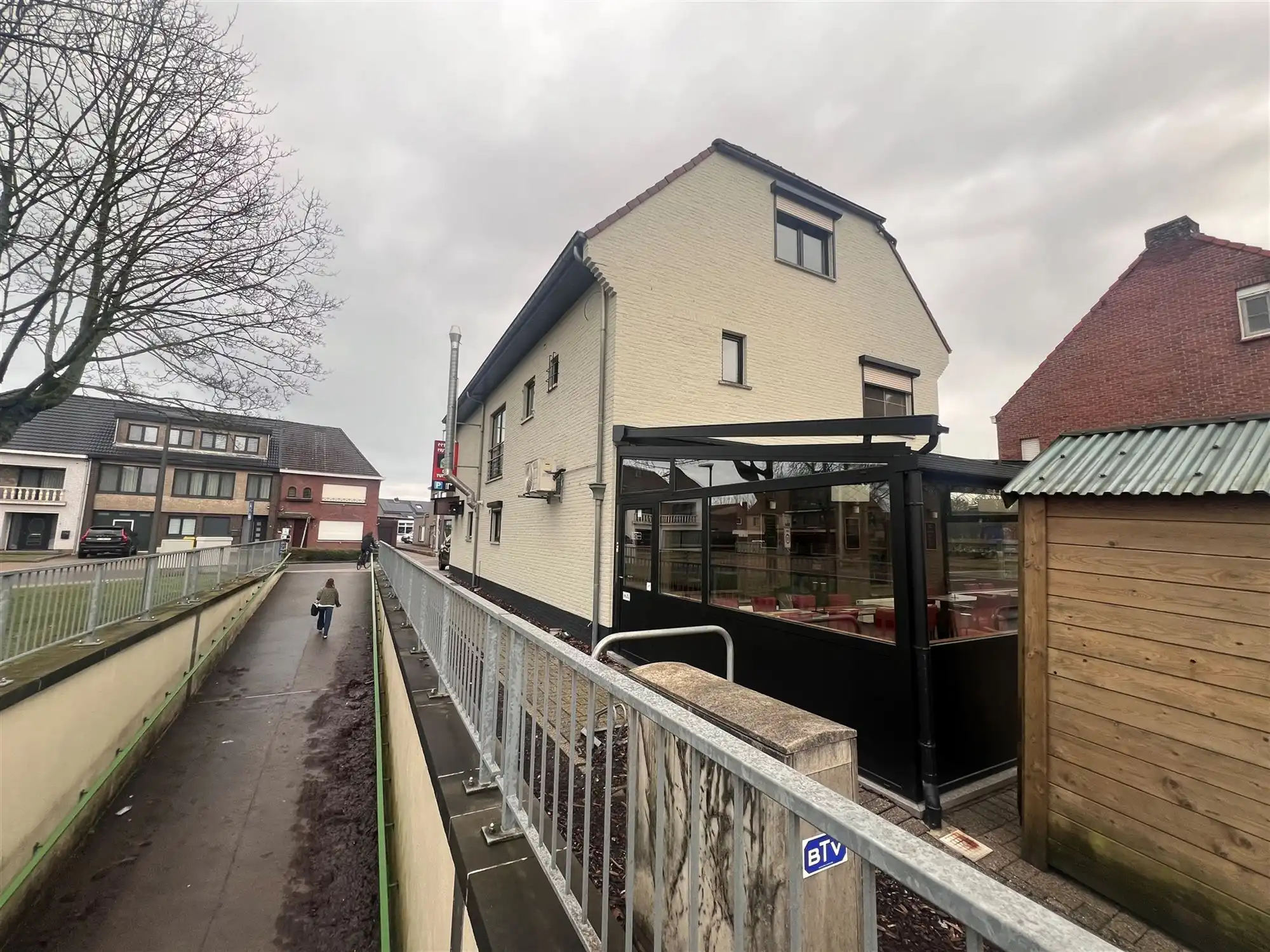 Ruim dakappartement met 2 slaapkamers  foto 2