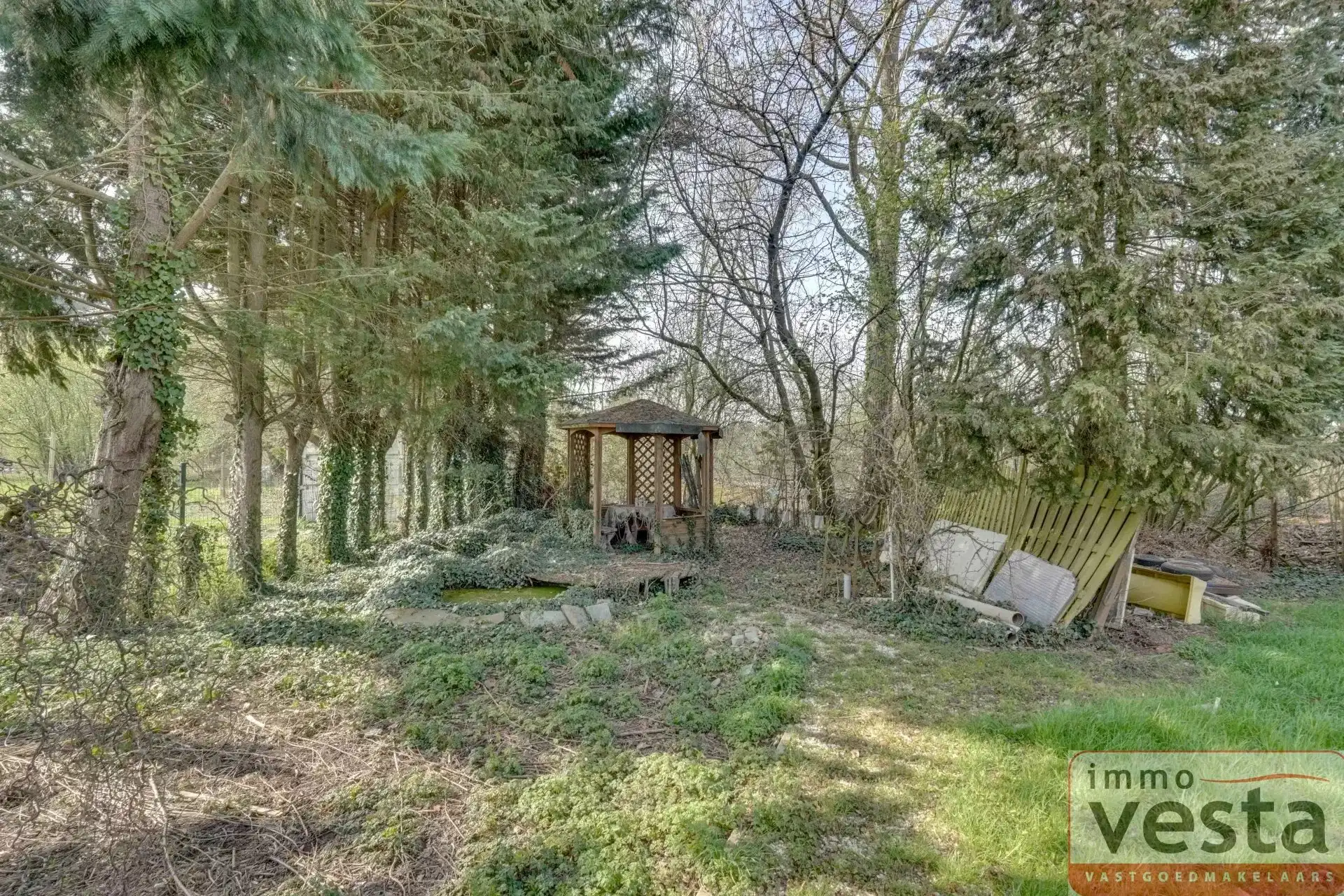 Ruime, op te knappen woning aan de stadsrand foto 18