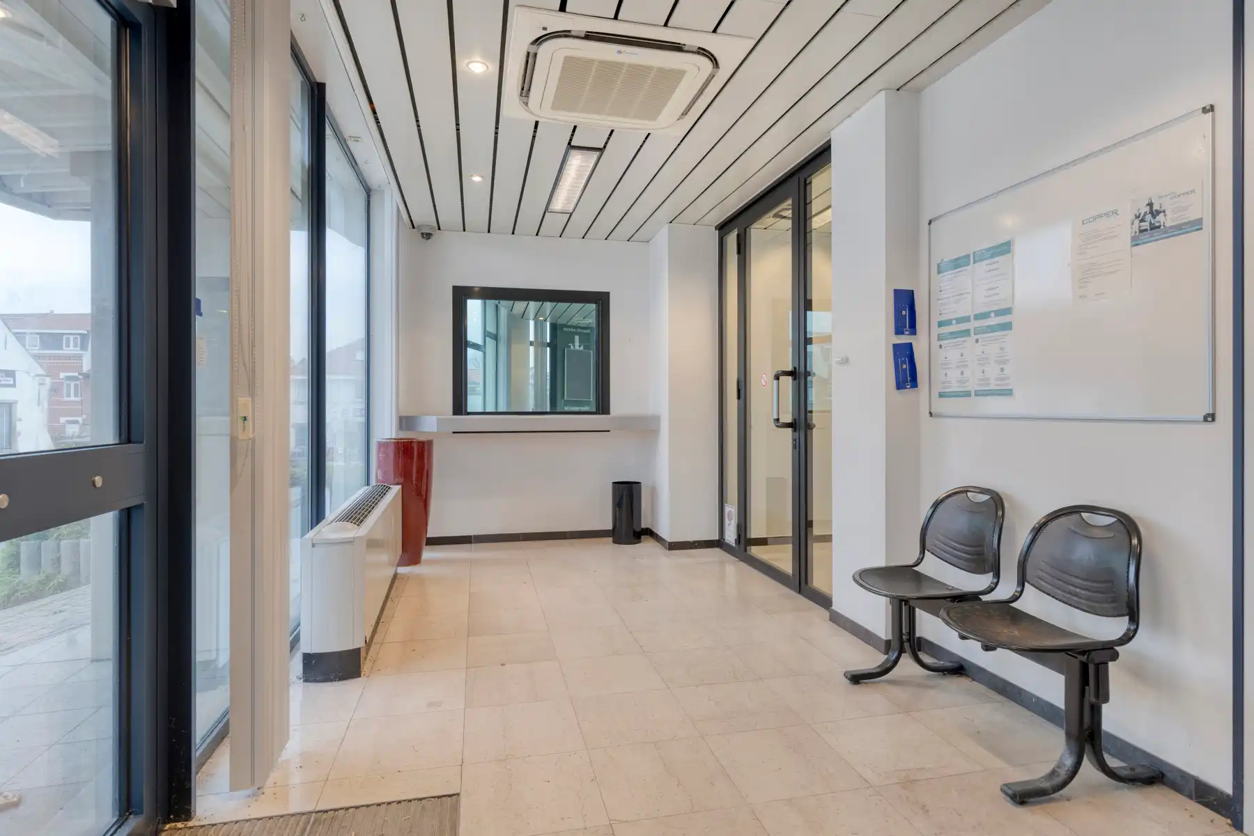 Topgelegen kantoorruimte voor medische praktijk foto 3