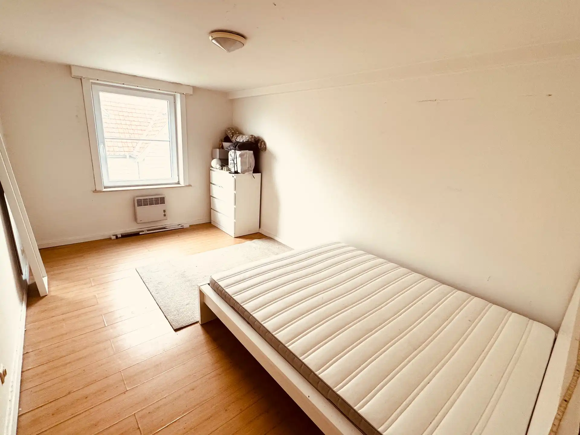 Gerenoveerd duplex-appartement in Bredene – instapklaar, energiezuinig en verhuurd aan €595/maand. foto 6