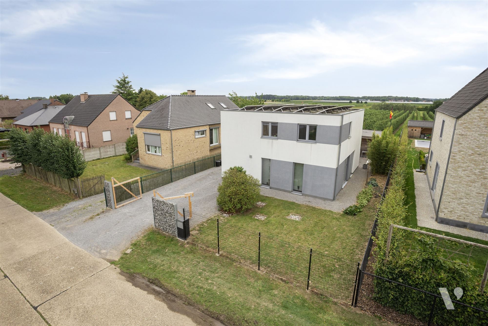 Energiezuinige woning met welness en uitzicht op boomgaard foto {{pictureIndex}}