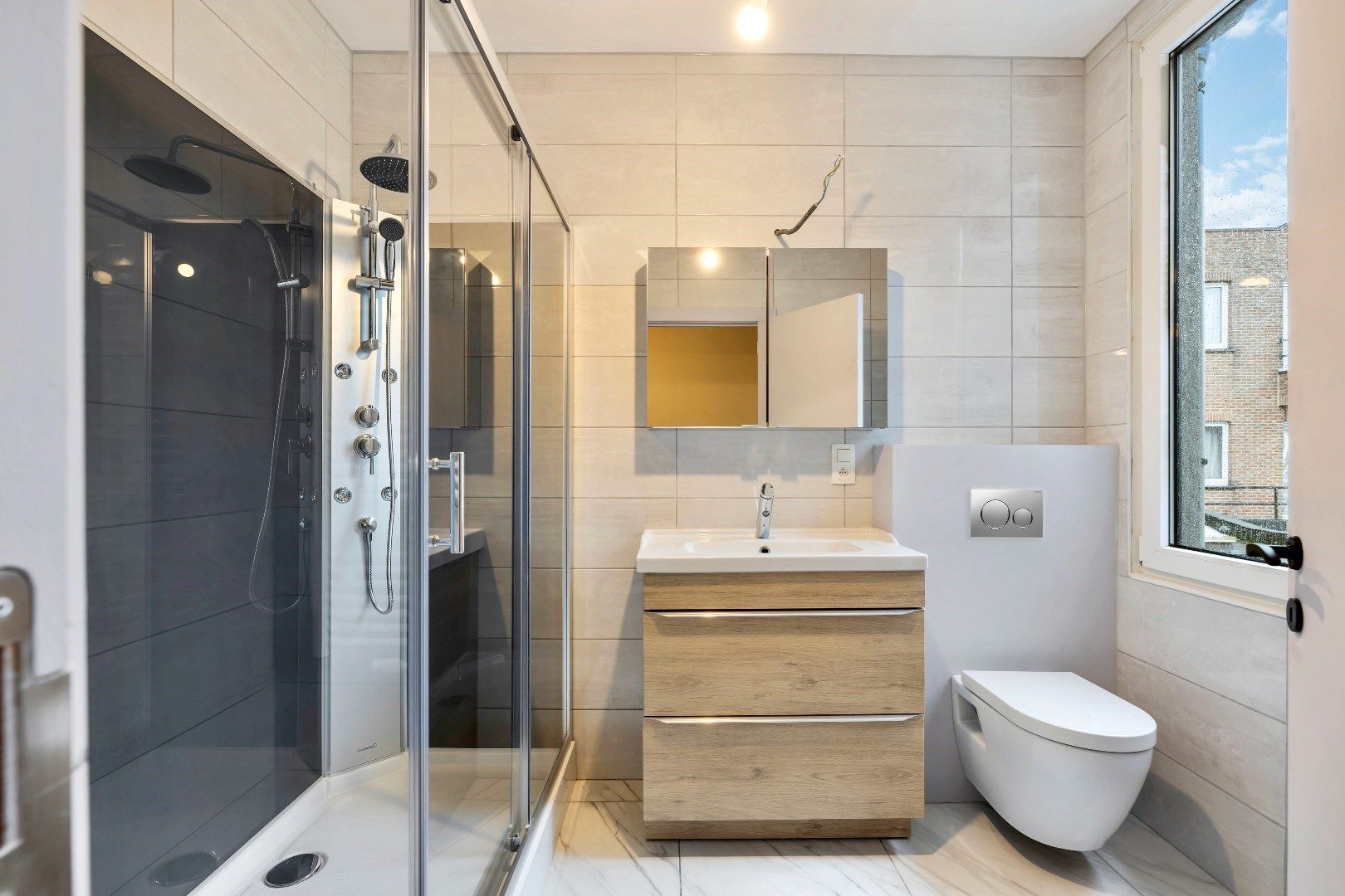 Instapklare, gerenoveerde 3-slpk woning in centrum foto 9
