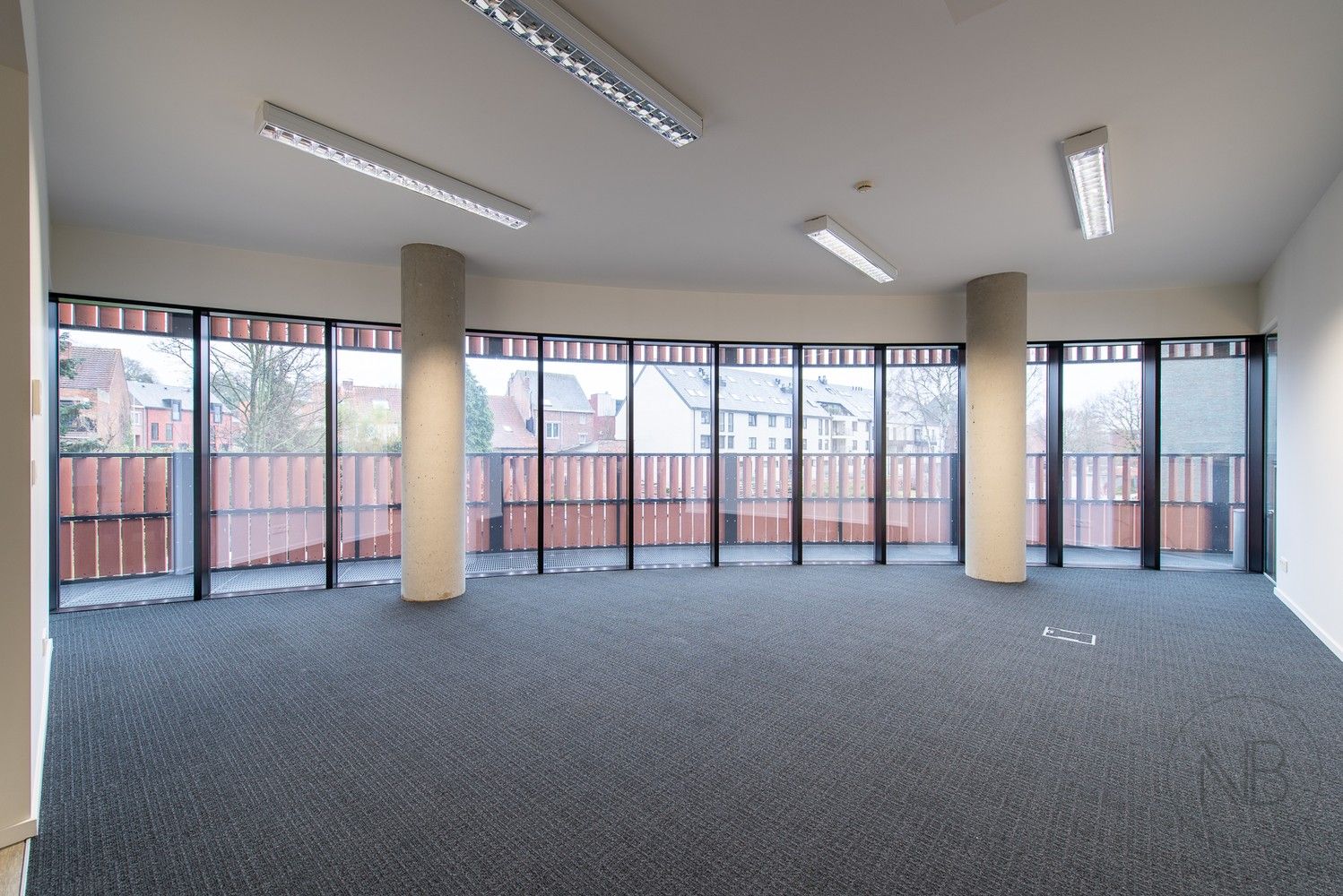 Volledig ingerichte en verhuurde kantoorverdieping in het zakelijke centrum van Genk (Botta-gebouw) foto 32