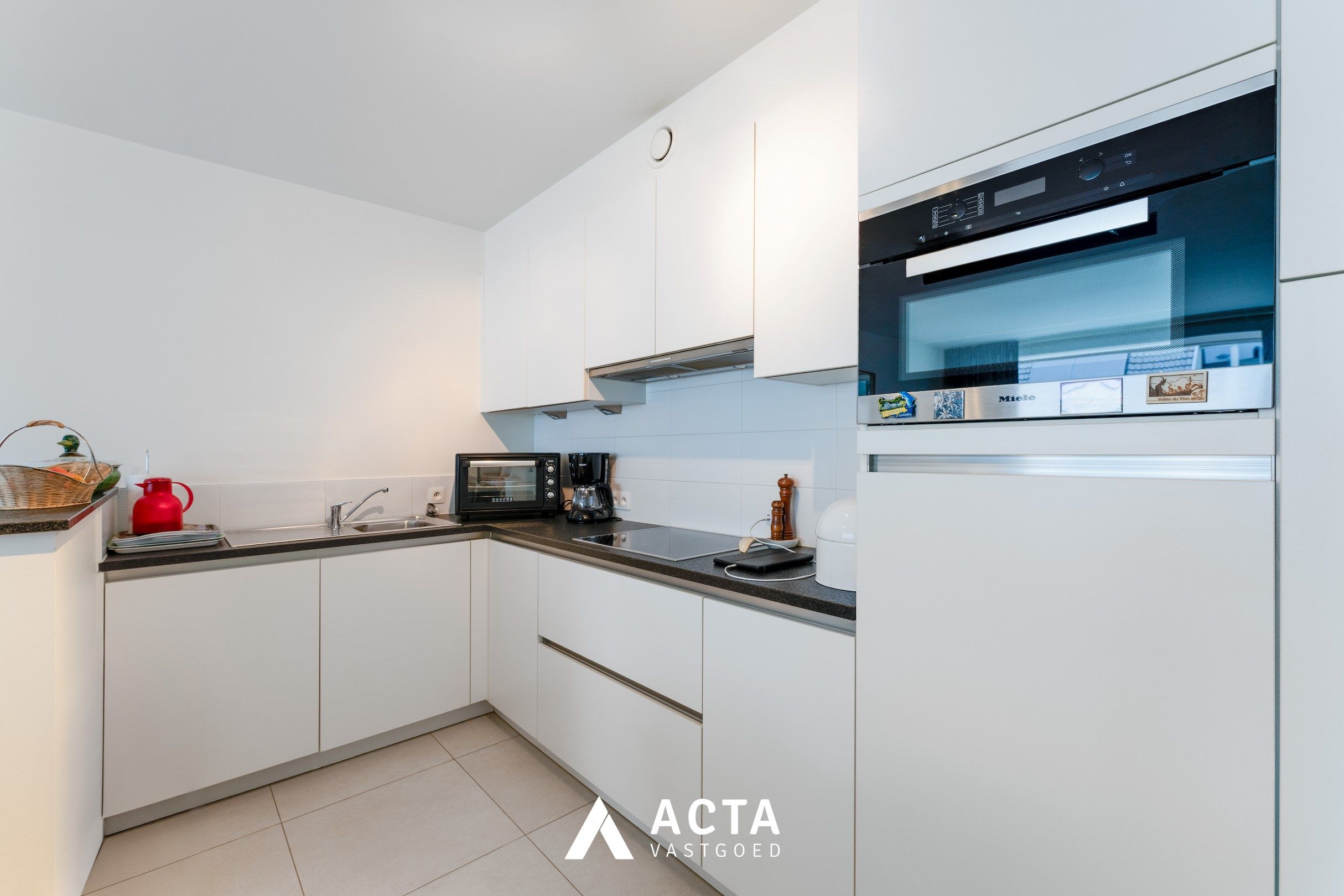 Instapklaar appartement met twee slaapkamers op de vierde verdieping in Mariakerke foto 6