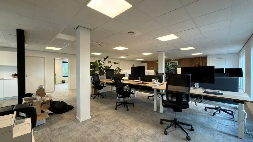 Instapklare kantoren met terras te huur vlakbij afrit E19 in Rumst foto 2