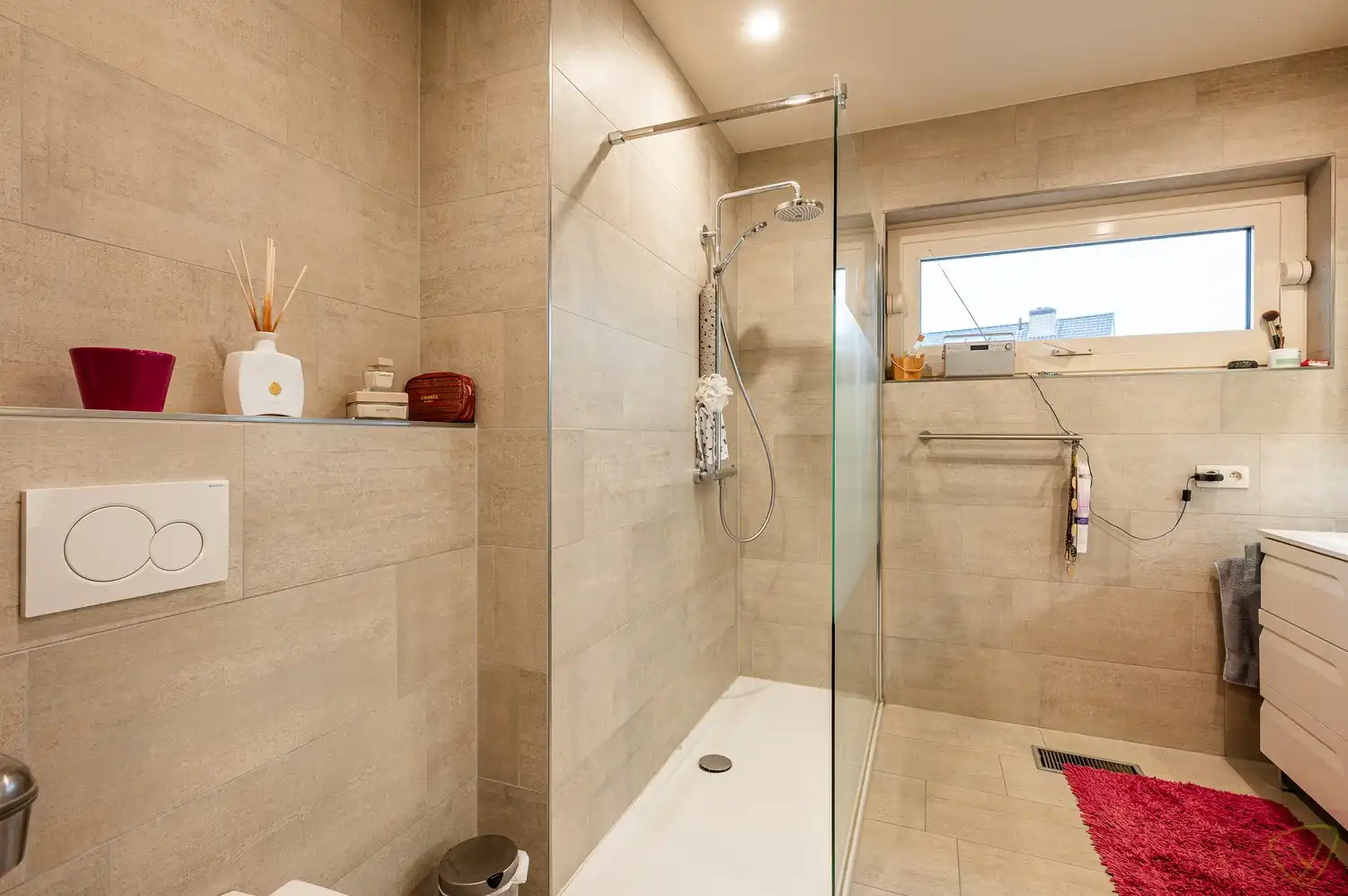 Kwalitatief afgewerkte woning met ruime woonoppervlaktes op een rustige ligging. foto 16