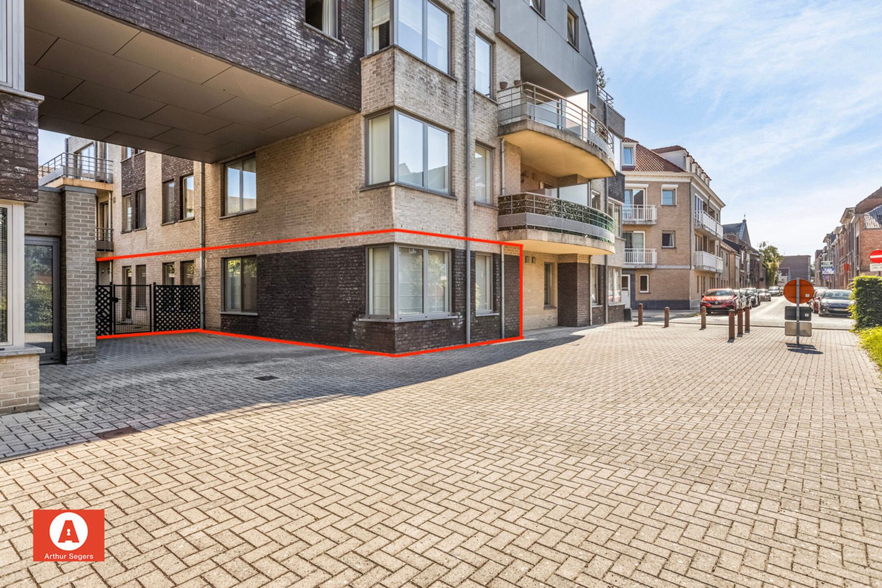 Gelijkvloers appartement met overdekte staanplaats en terras foto 3