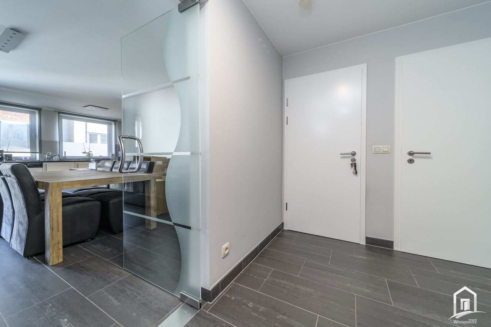 Centraal gelegen, recent 2 slaapkamer-appartement in centrum Aalst foto 3