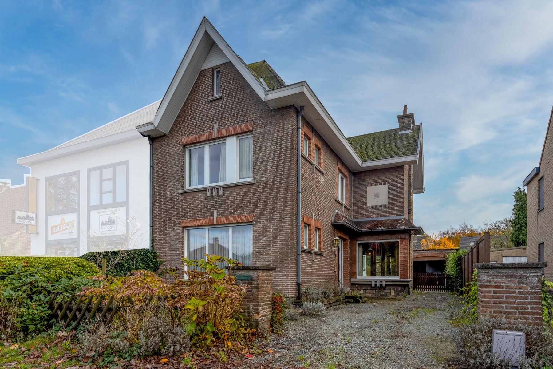 Hoofdfoto van de publicatie: Halfopen woning met 4 slaapkamers, tuin en garage