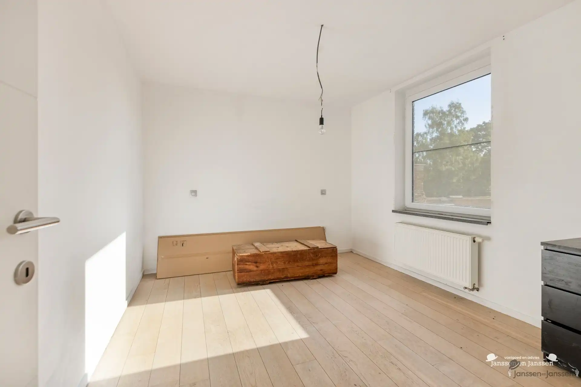 Instapklare rijwoning met 3 slaapkamers, terras en diepe tuin in Hasselt foto 11