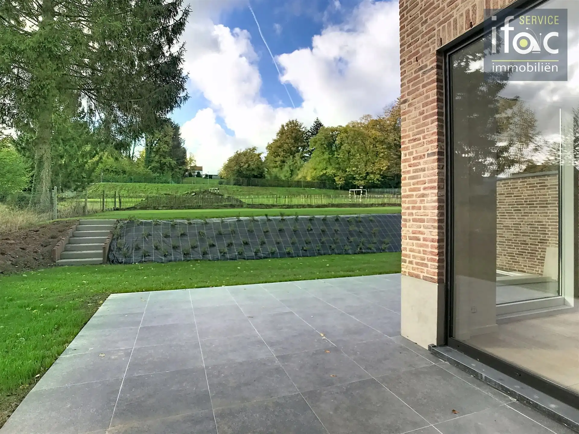 Nieuwbouwwoning met 4 slaapkamers, 2 badkamers en tuin. foto 9