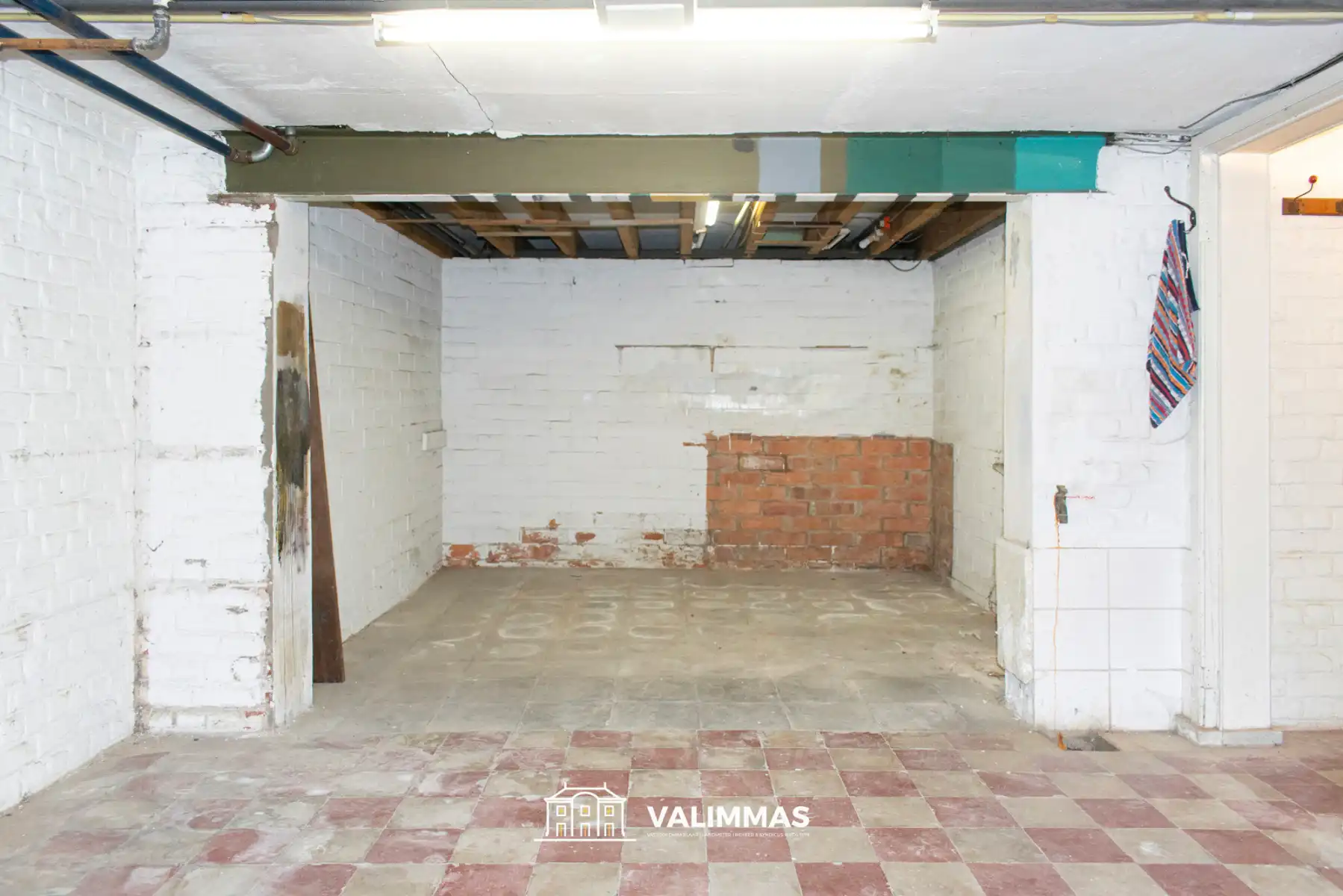 Ruime en verzorgde rijwoning met overdekte koer en garage... foto 10